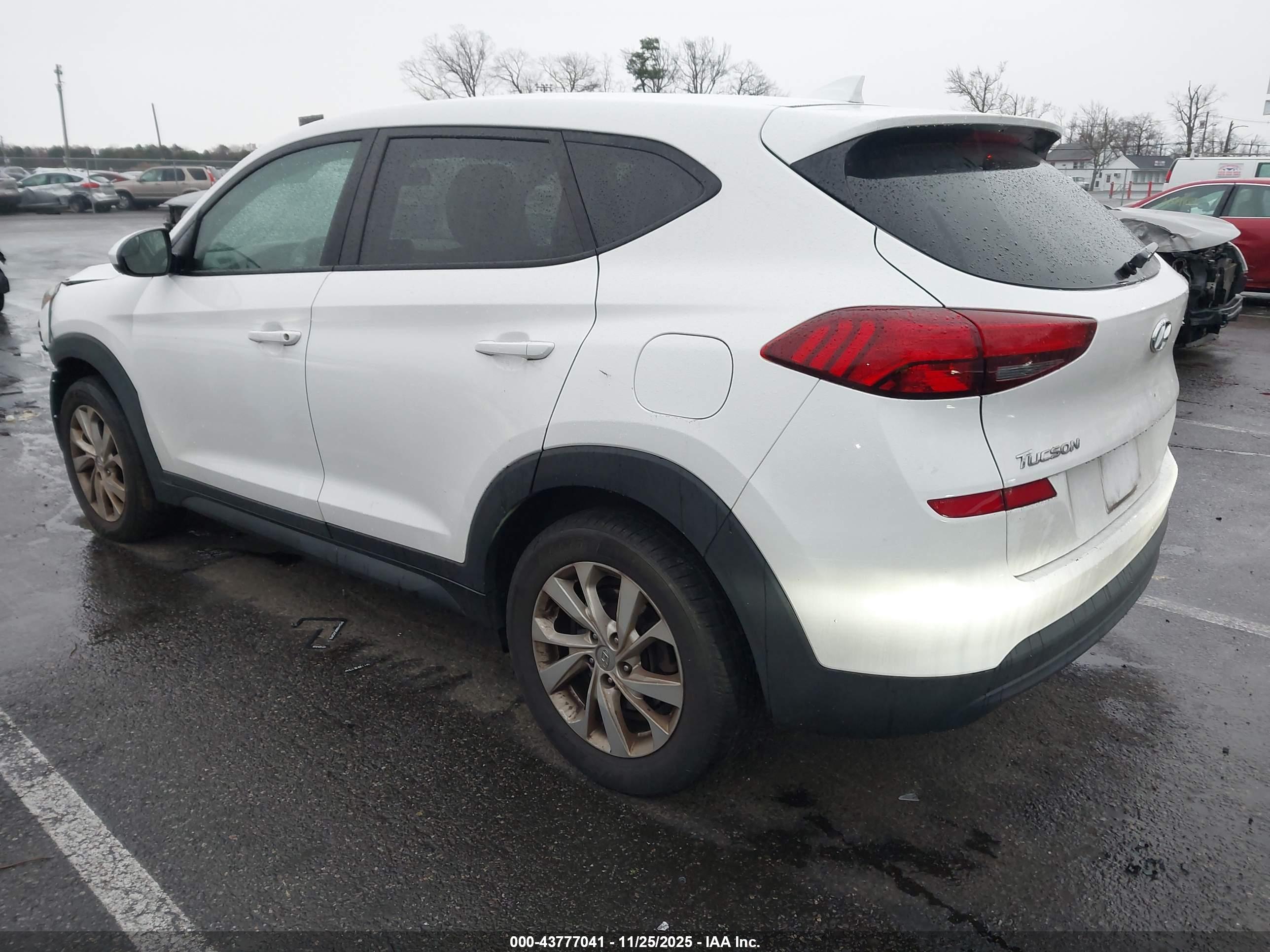 HYUNDAI TUCSON image 3