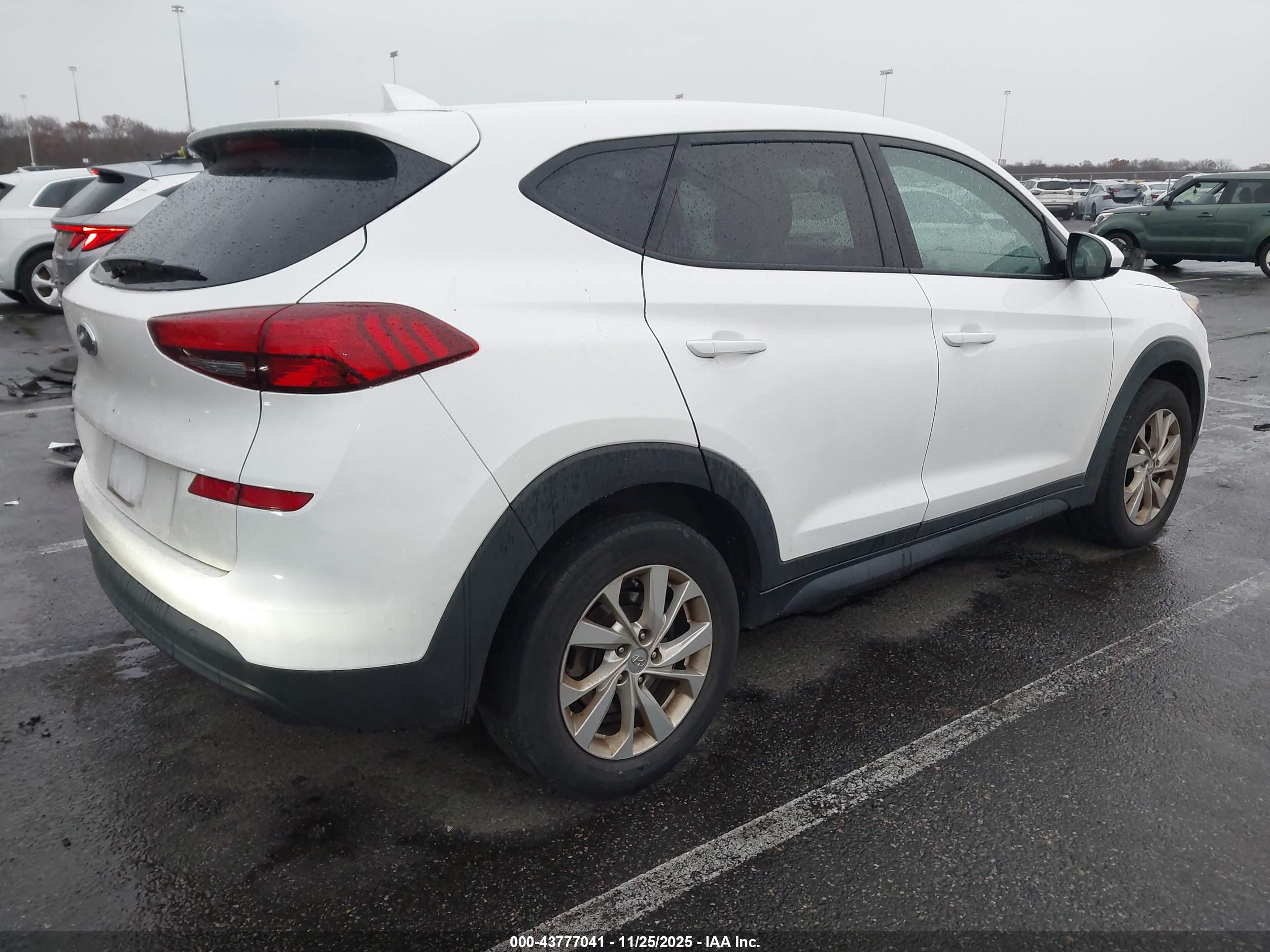 HYUNDAI TUCSON image 4
