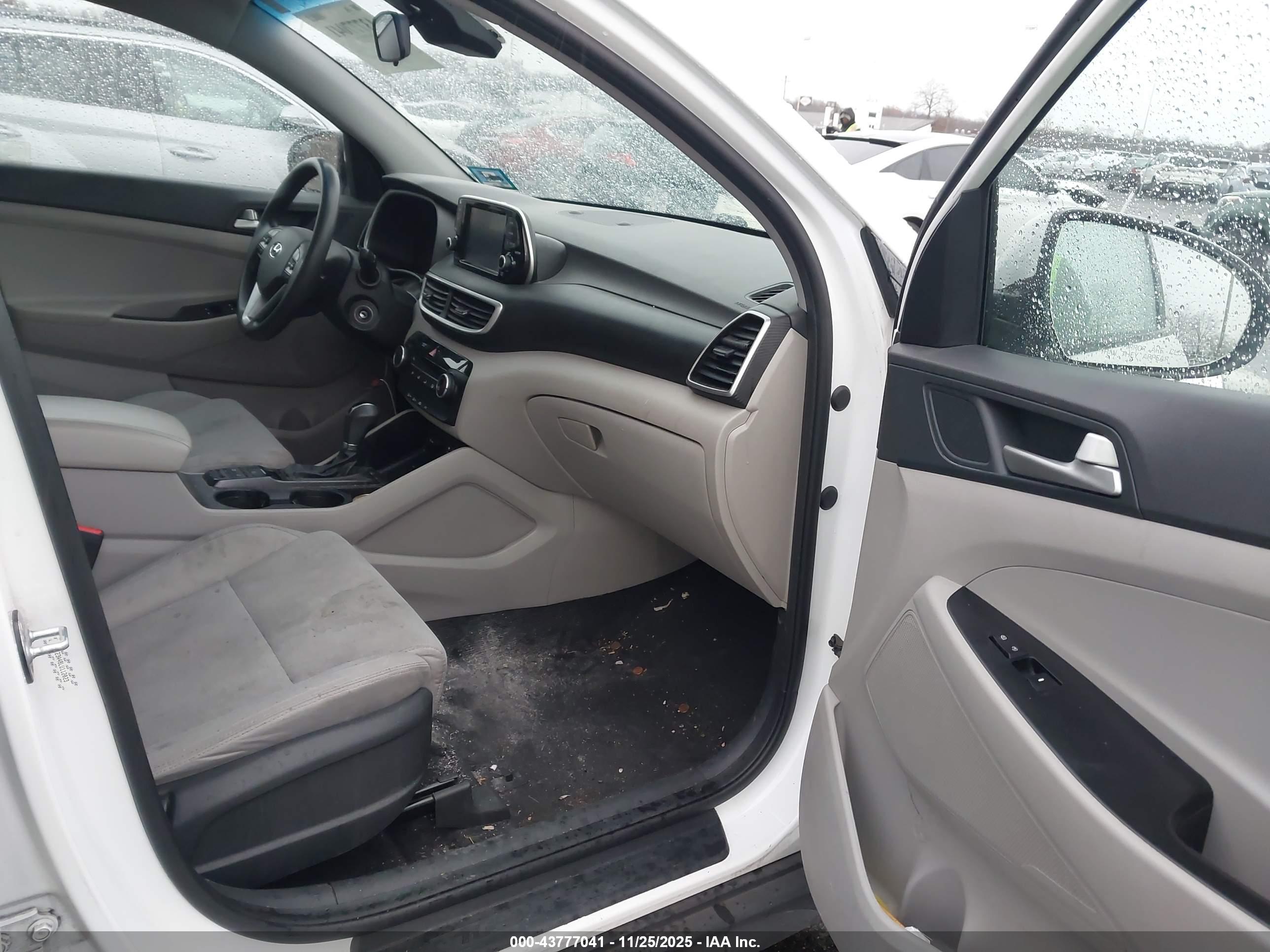 HYUNDAI TUCSON image 5