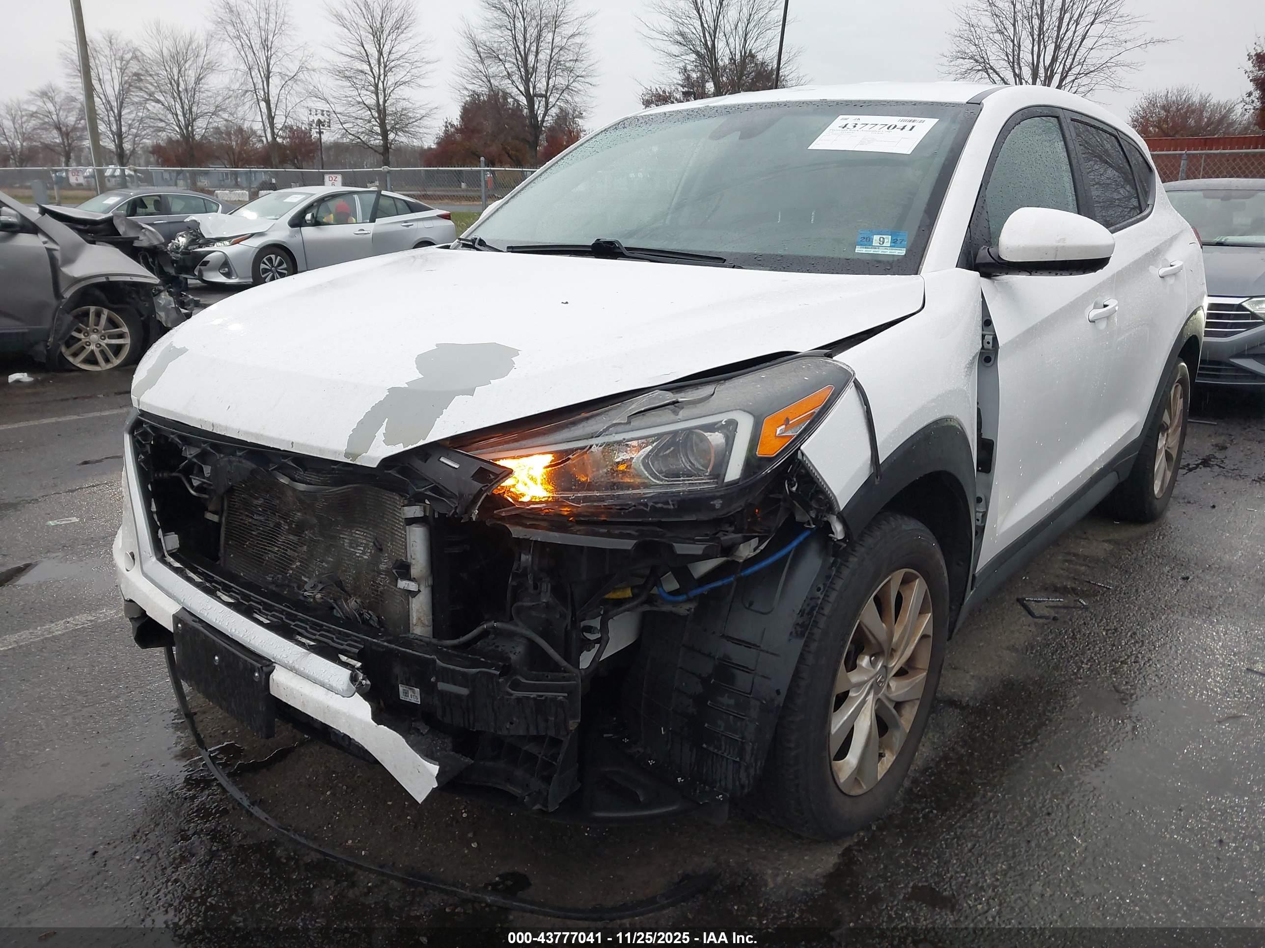 HYUNDAI TUCSON image 6