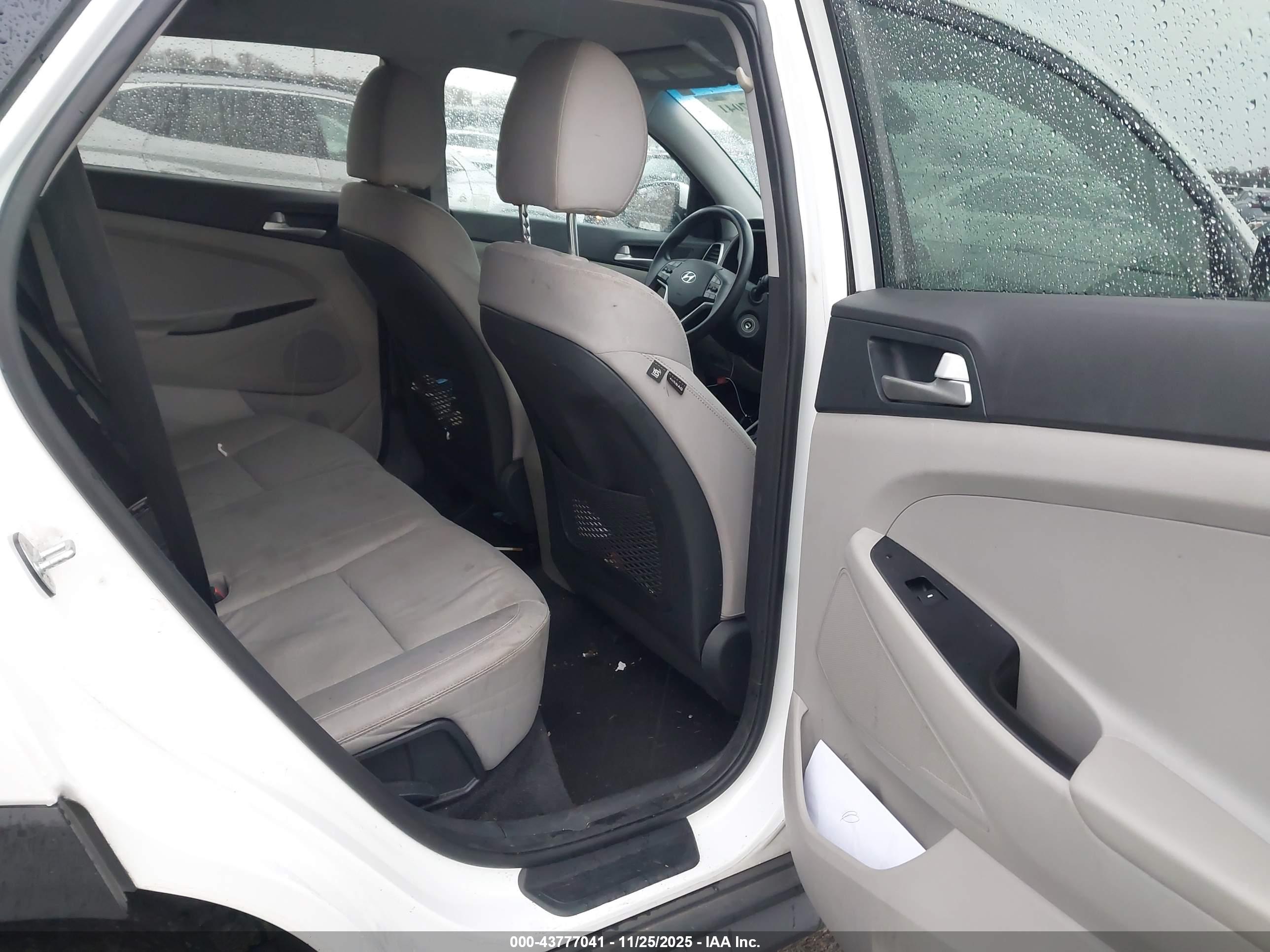 HYUNDAI TUCSON image 8