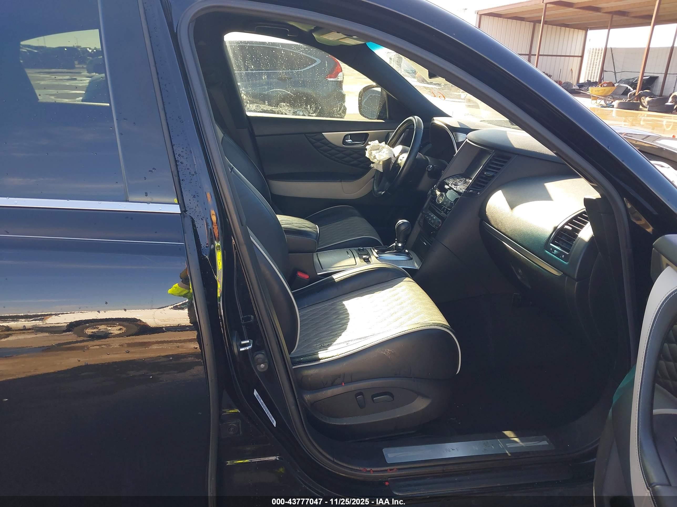 INFINITI QX70 image 5