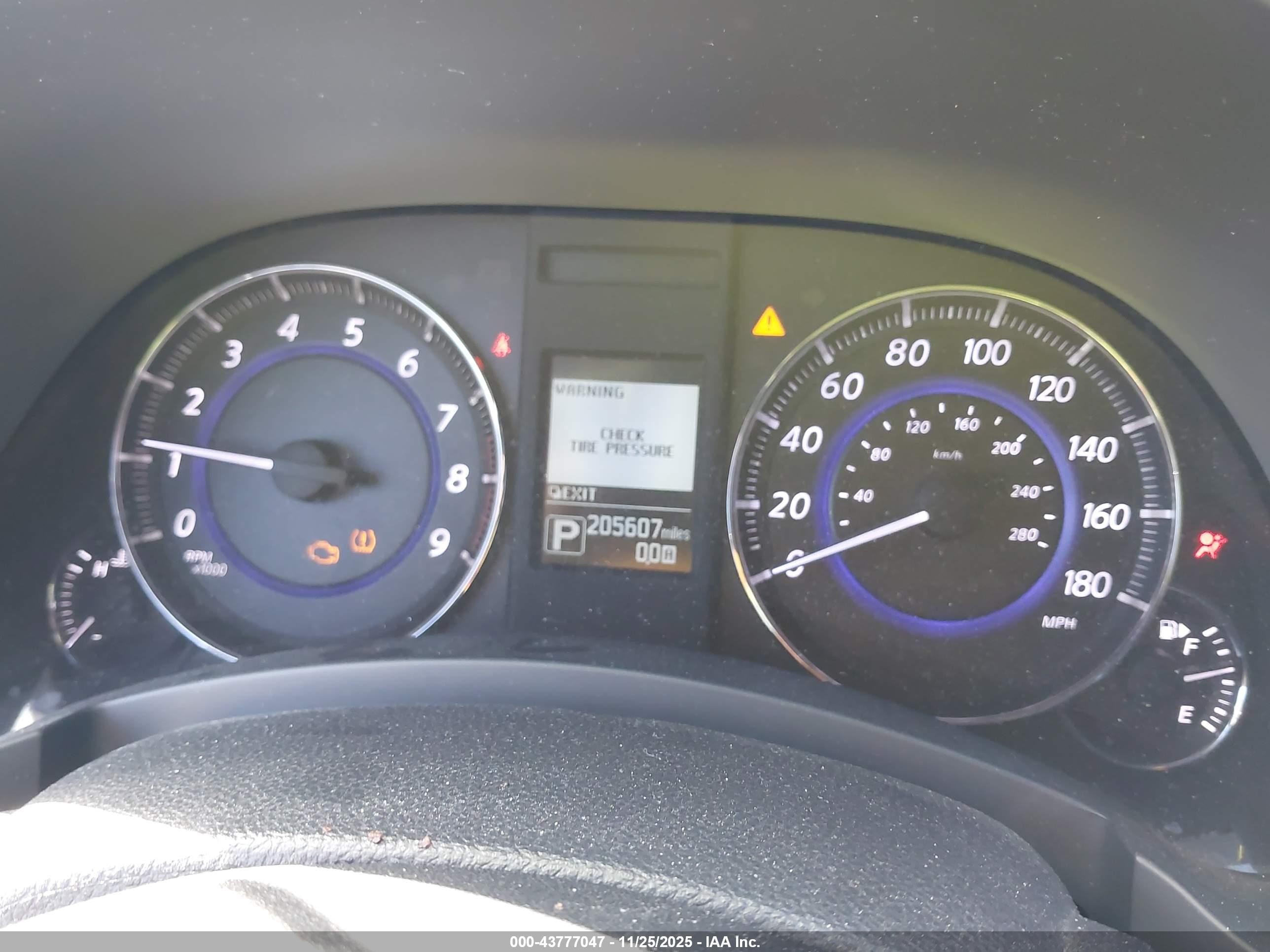 INFINITI QX70 image 7