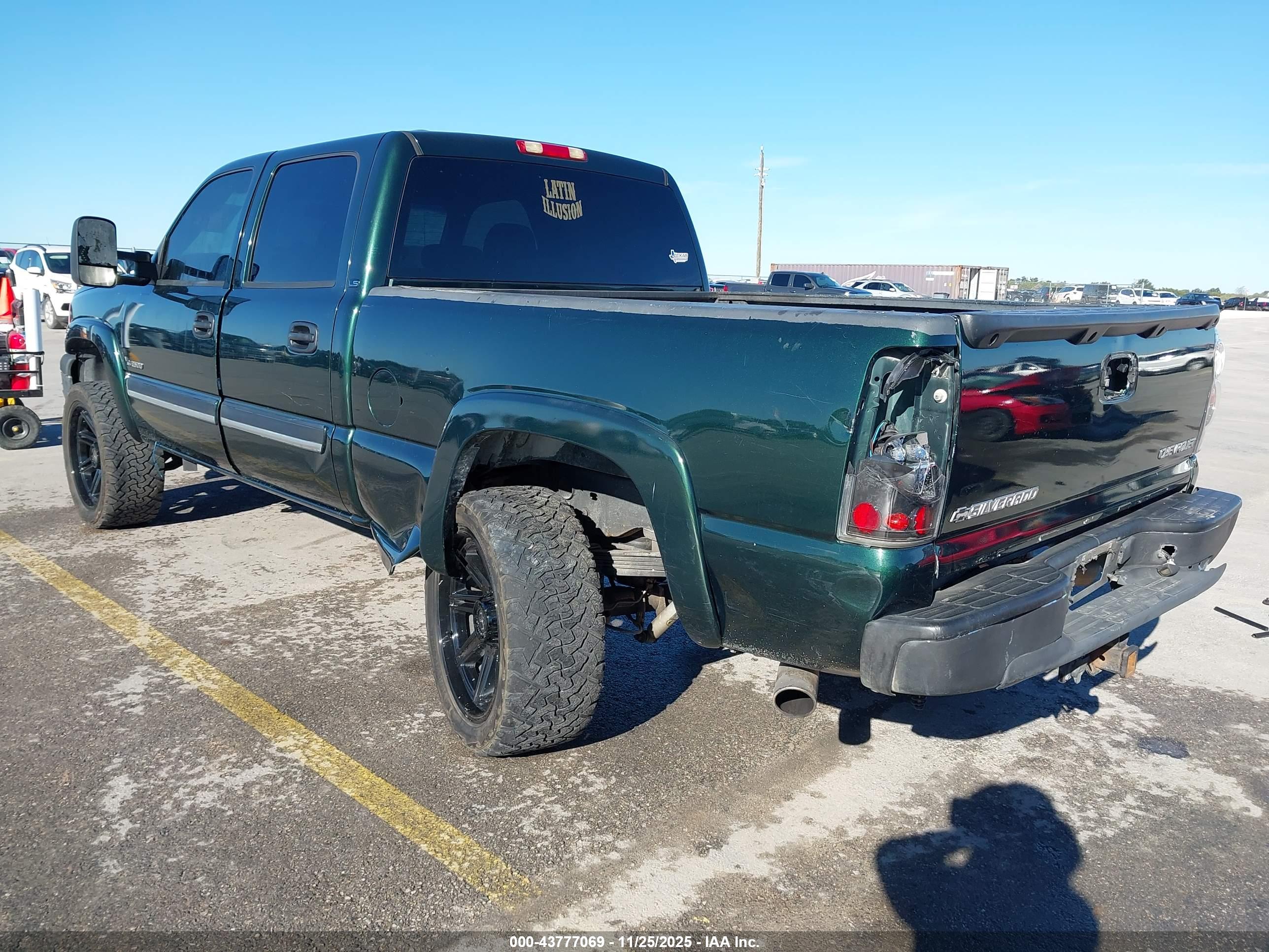 CHEVROLET SILVERADO image 3