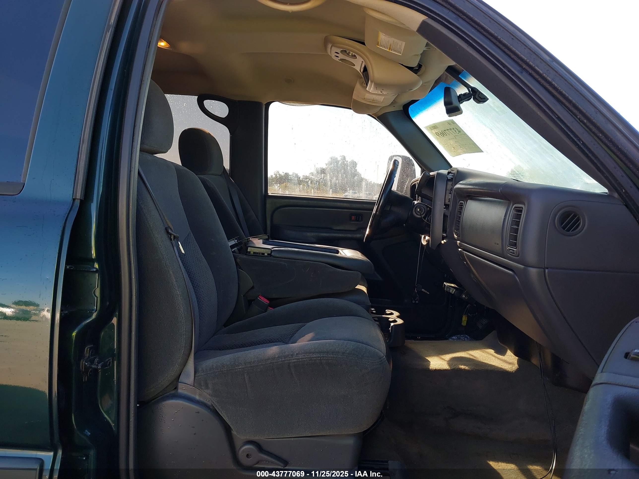 CHEVROLET SILVERADO image 5