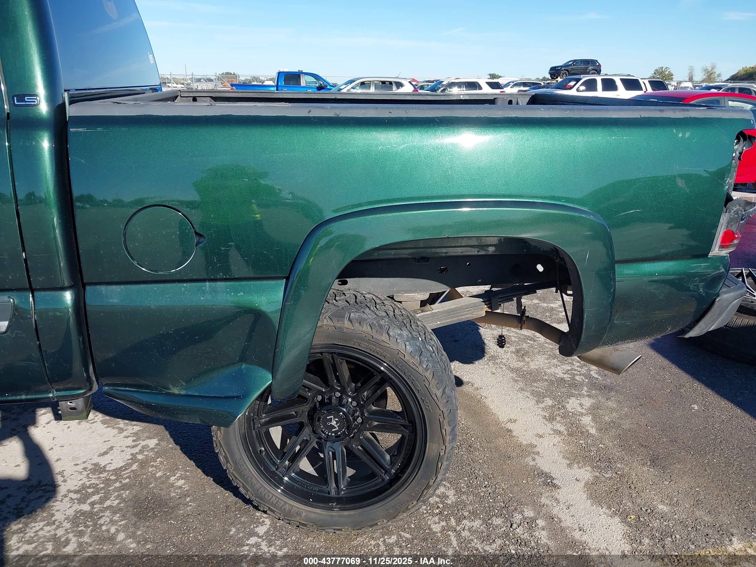 CHEVROLET SILVERADO image 6