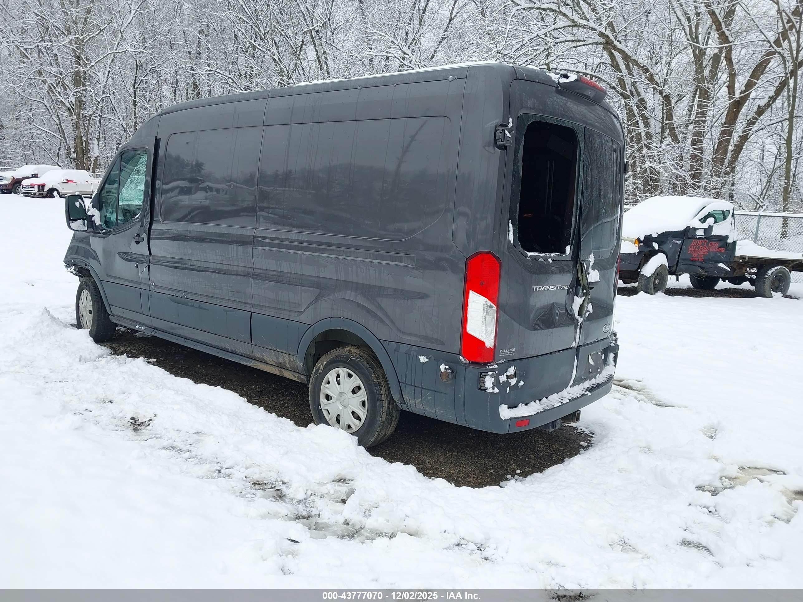 FORD TRANSIT-250 image 3