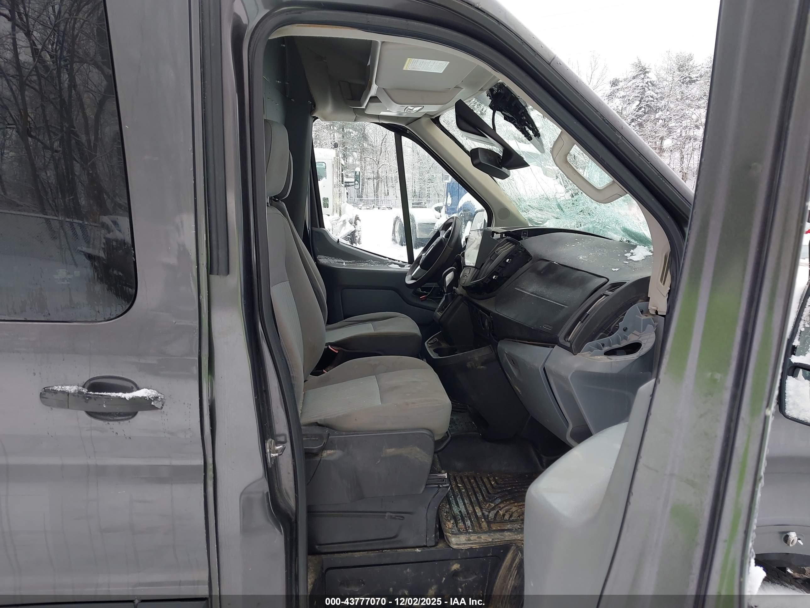 FORD TRANSIT-250 image 8
