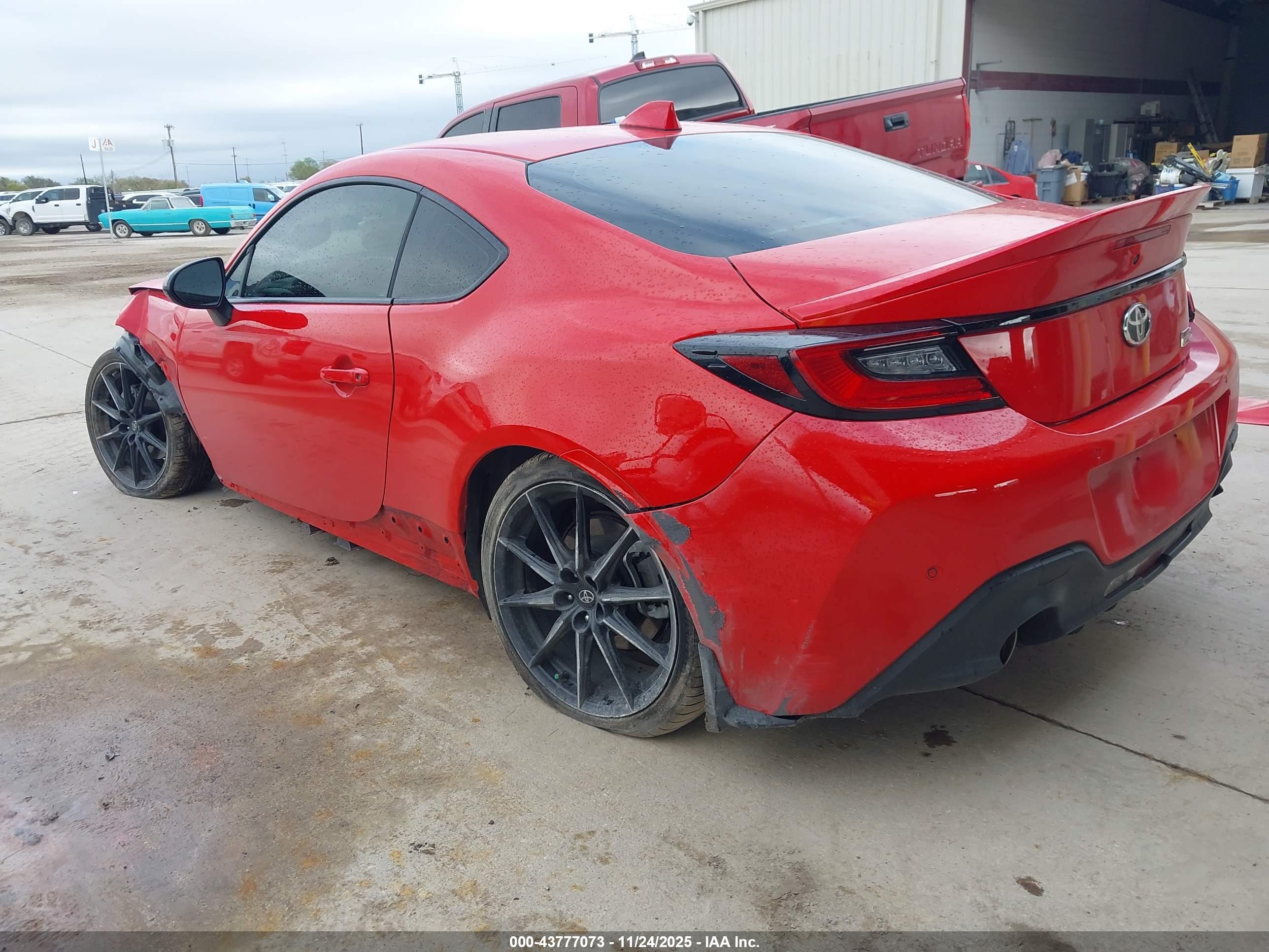 TOYOTA GR86 image 3