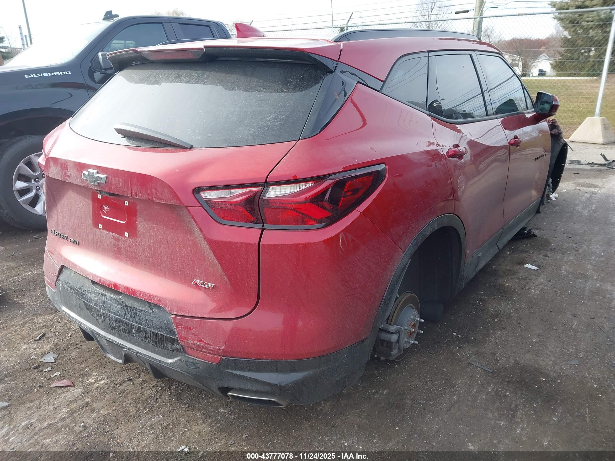 CHEVROLET BLAZER image 3