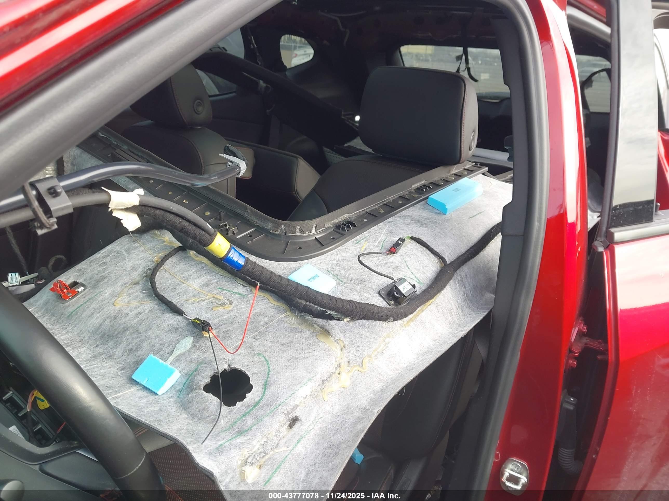 CHEVROLET BLAZER image 6