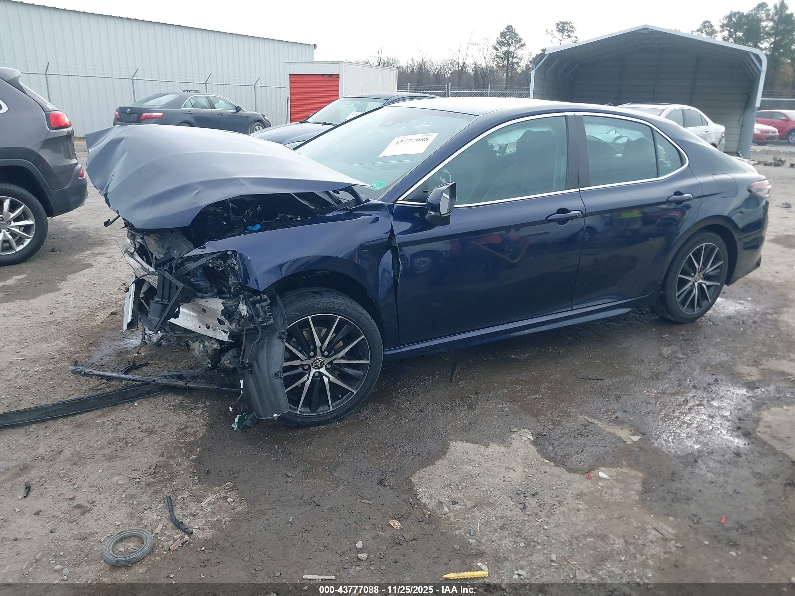 TOYOTA CAMRY image 2