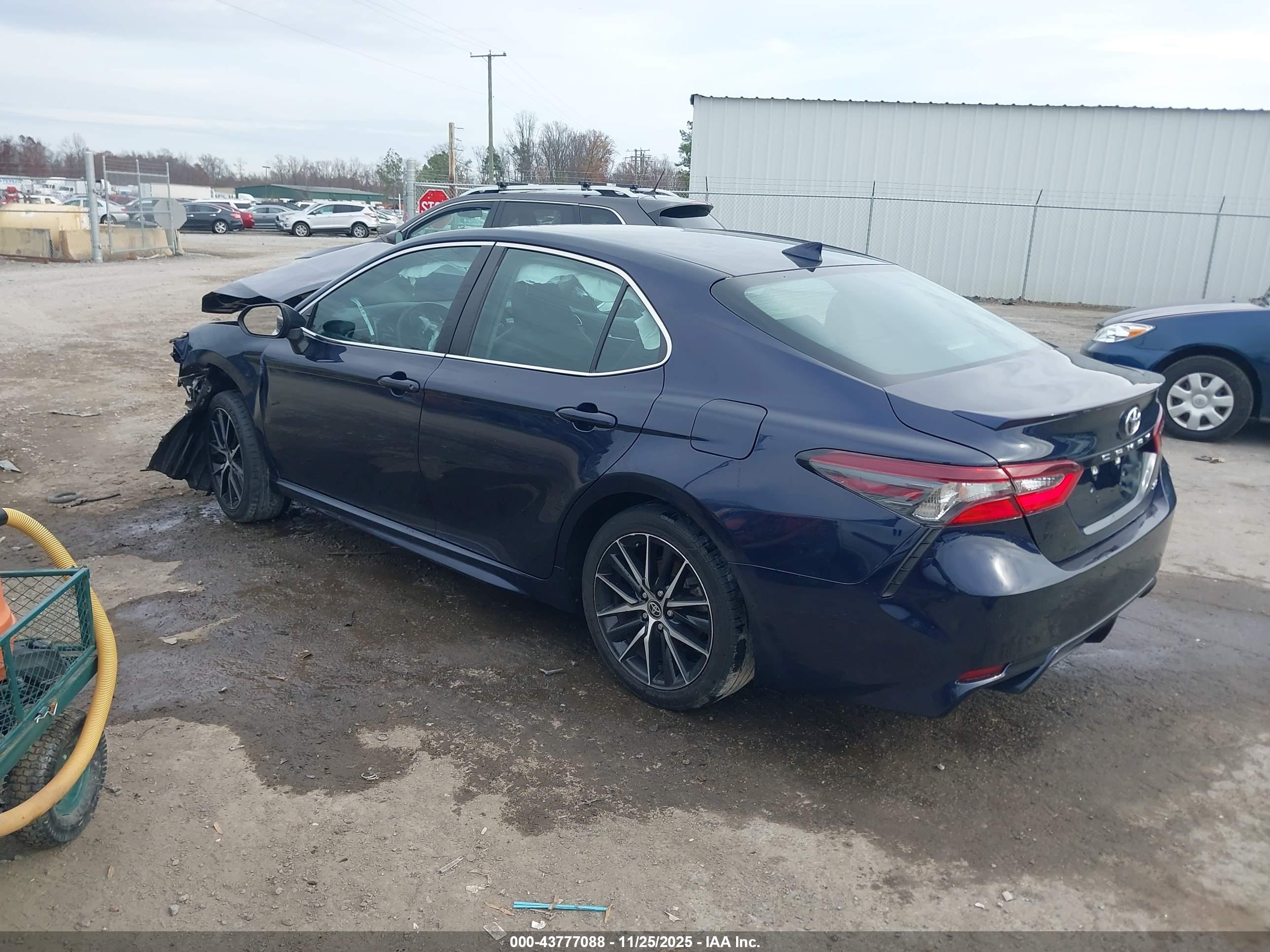 TOYOTA CAMRY image 3