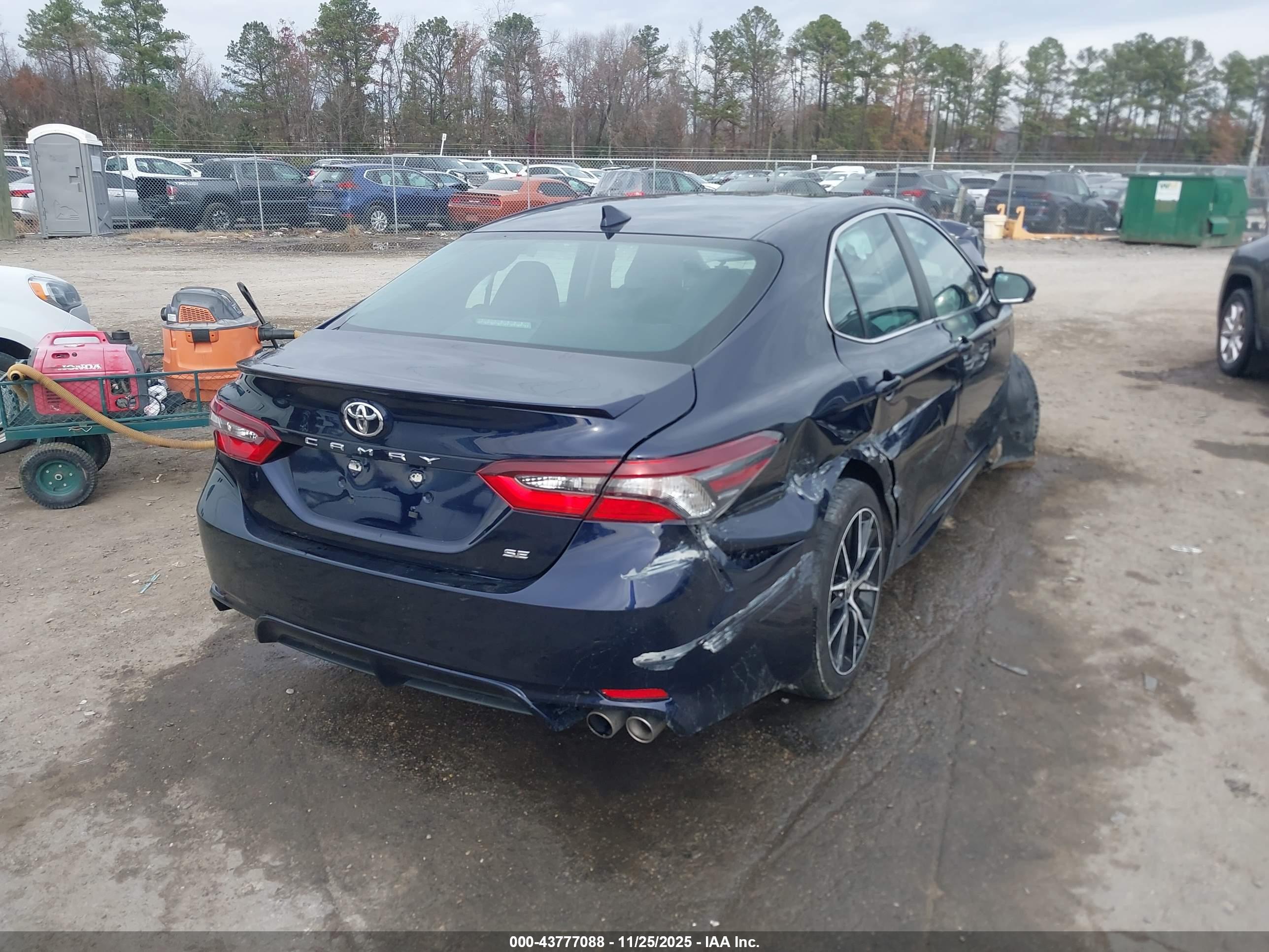 TOYOTA CAMRY image 4