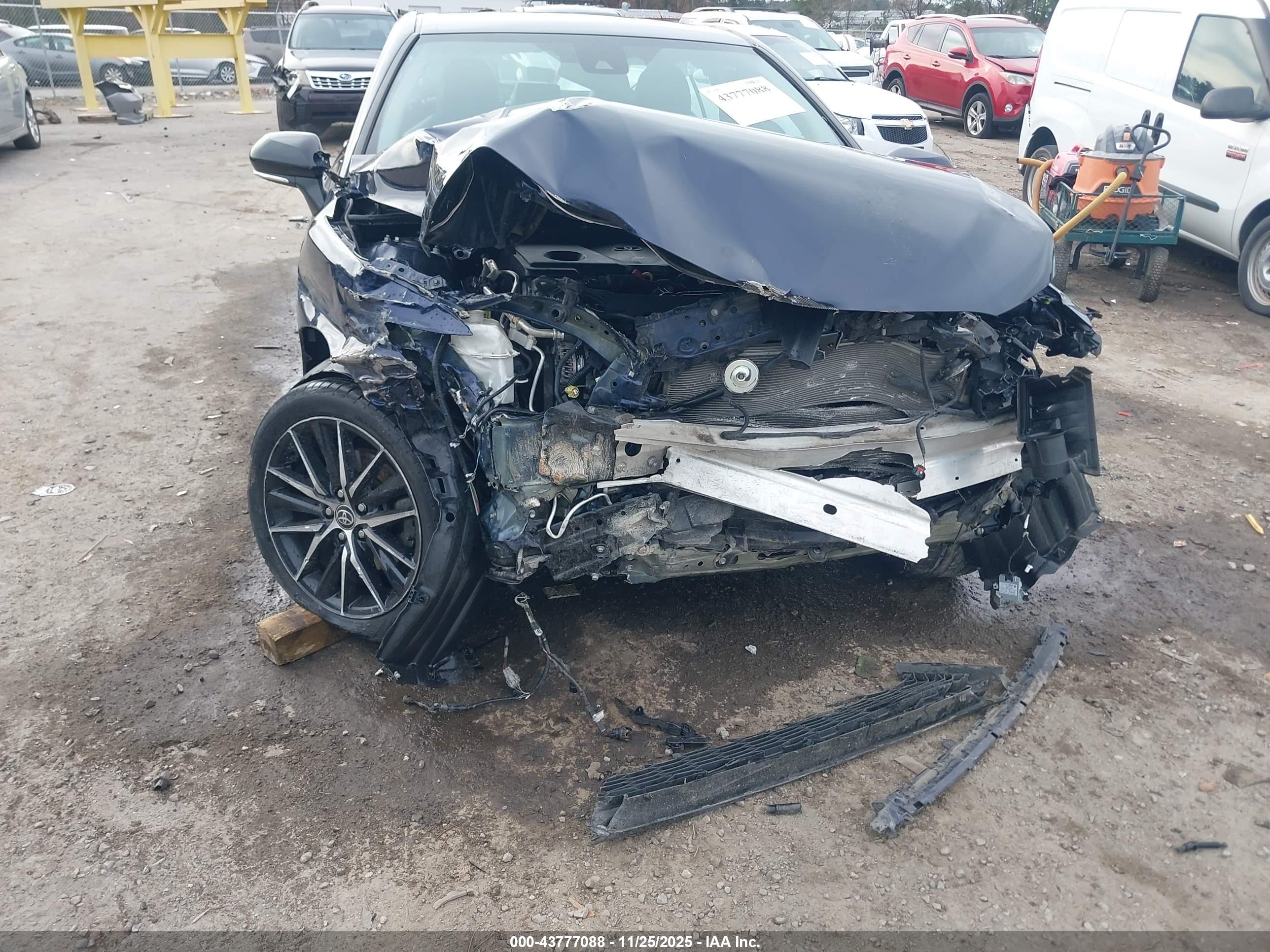 TOYOTA CAMRY image 6