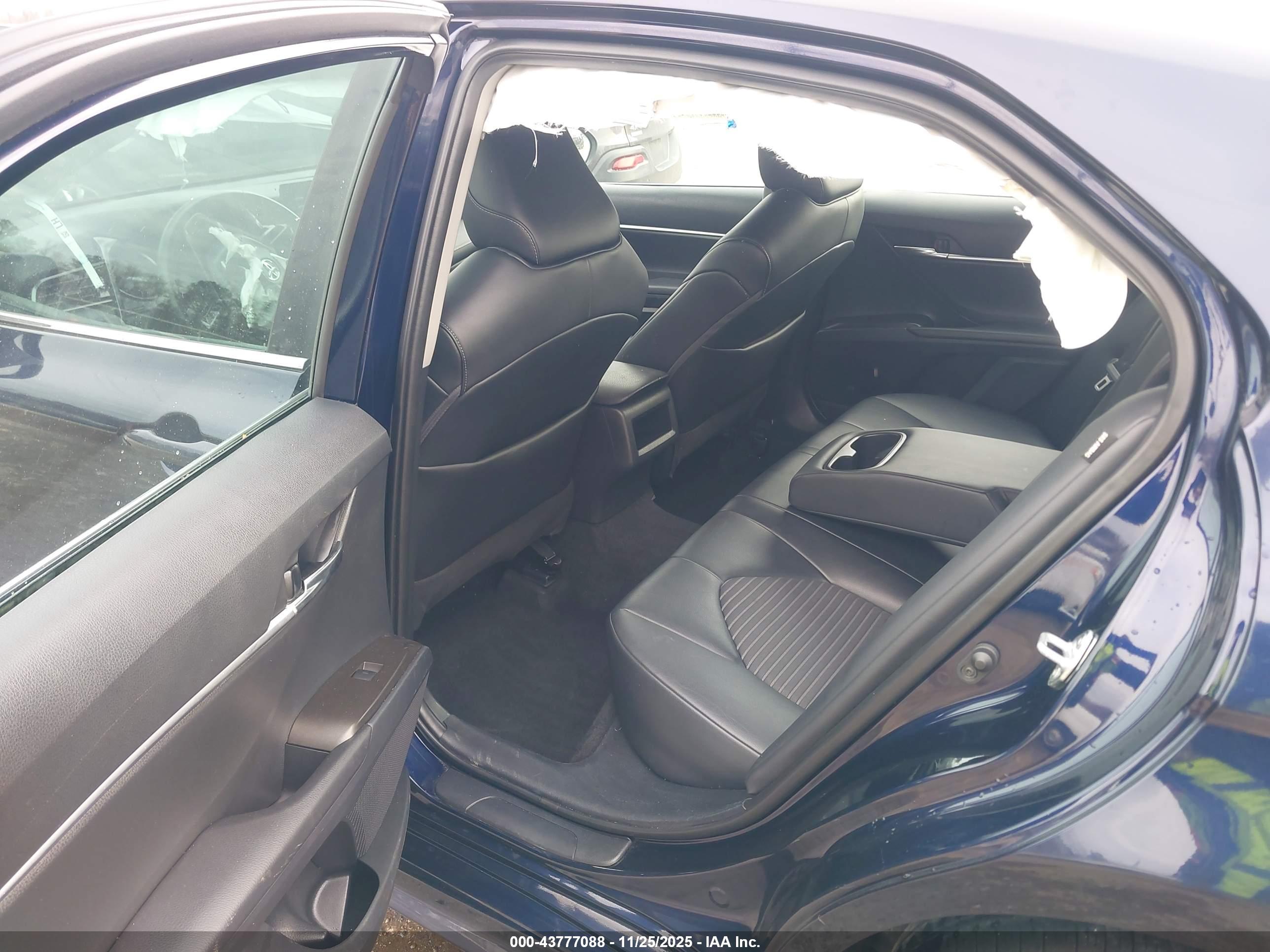 TOYOTA CAMRY image 8