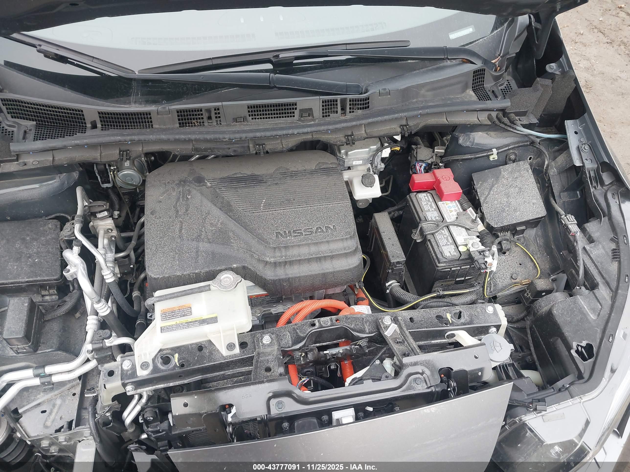 NISSAN LEAF image 10