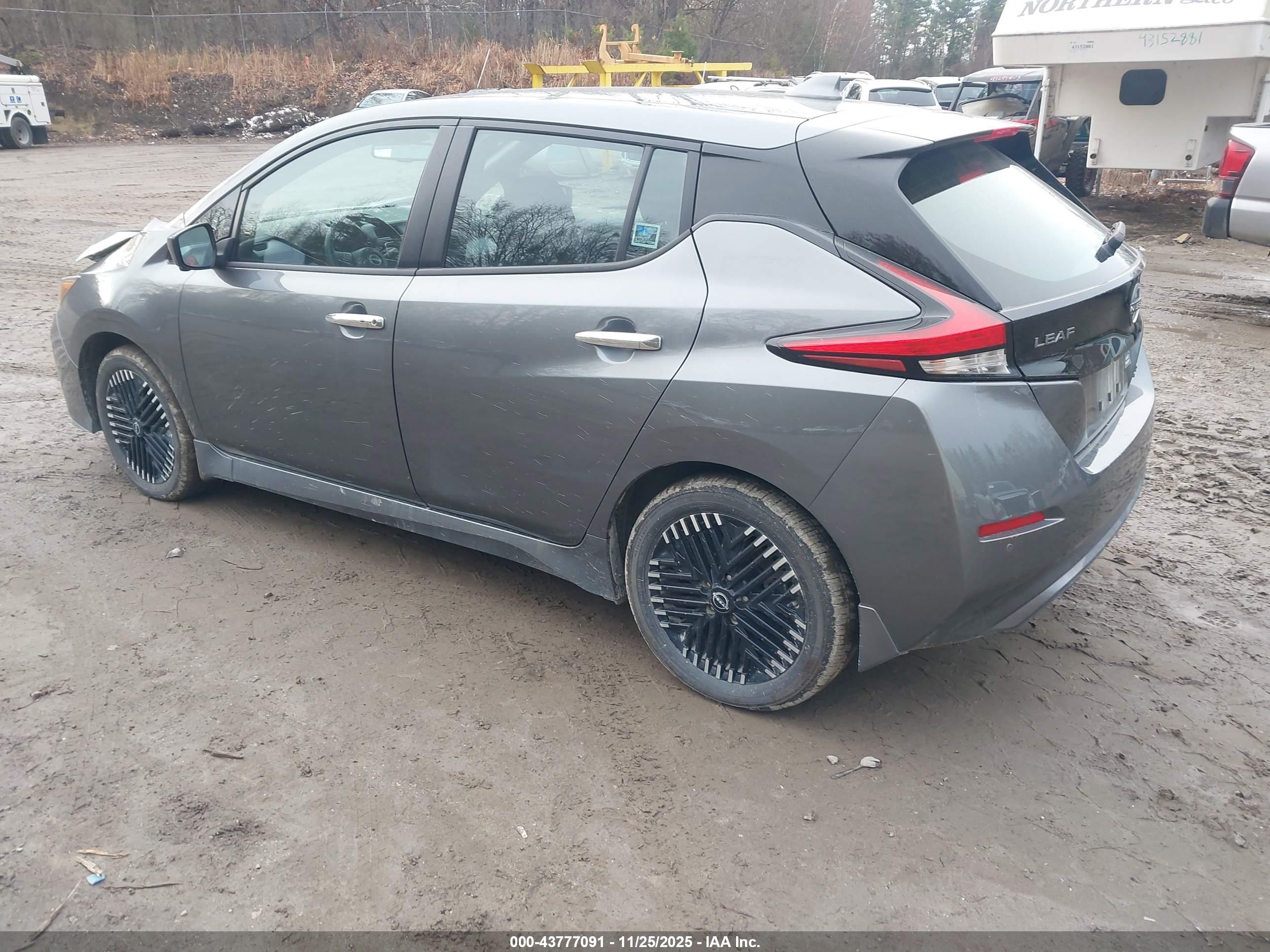 NISSAN LEAF image 3
