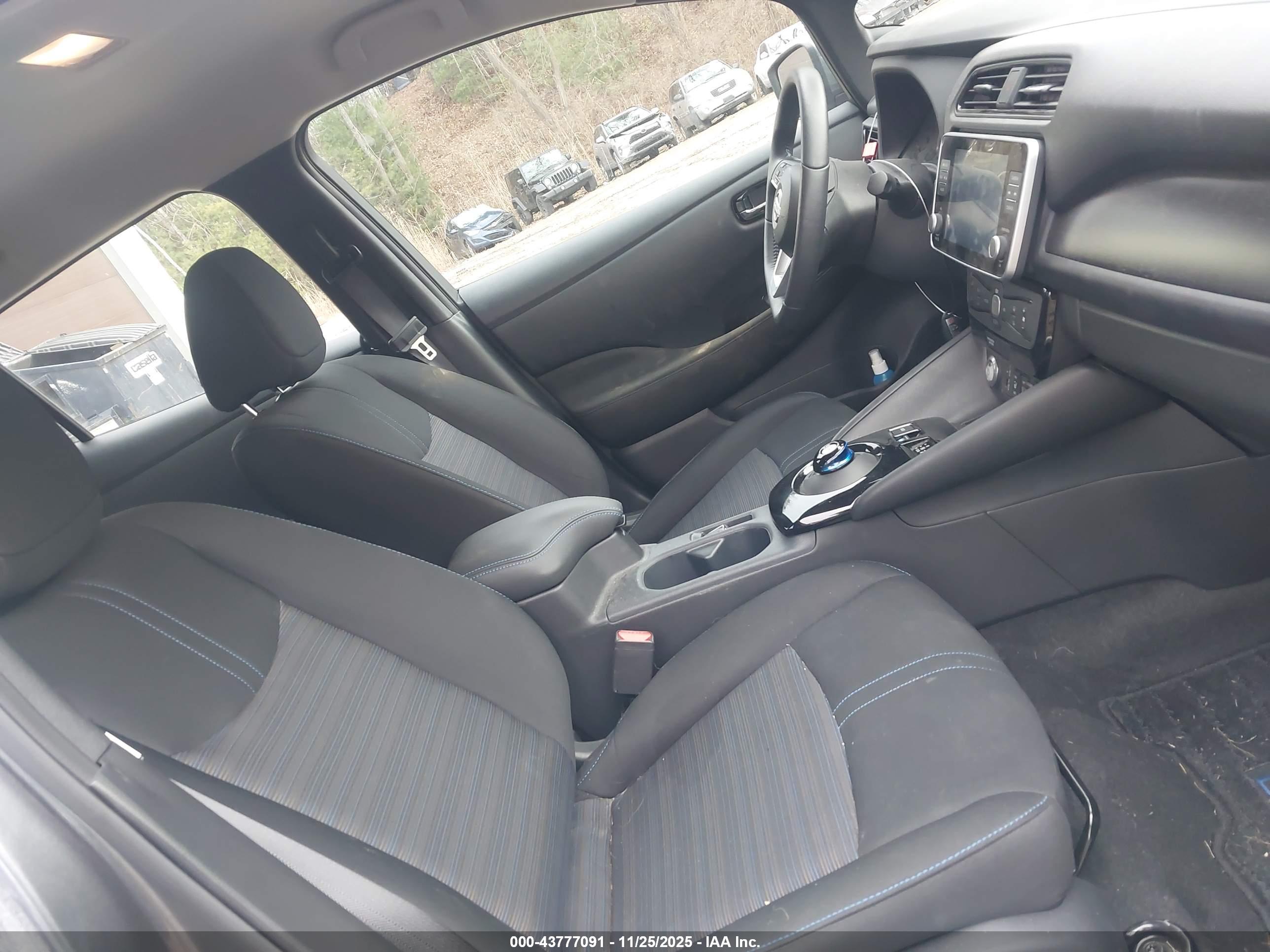NISSAN LEAF image 5