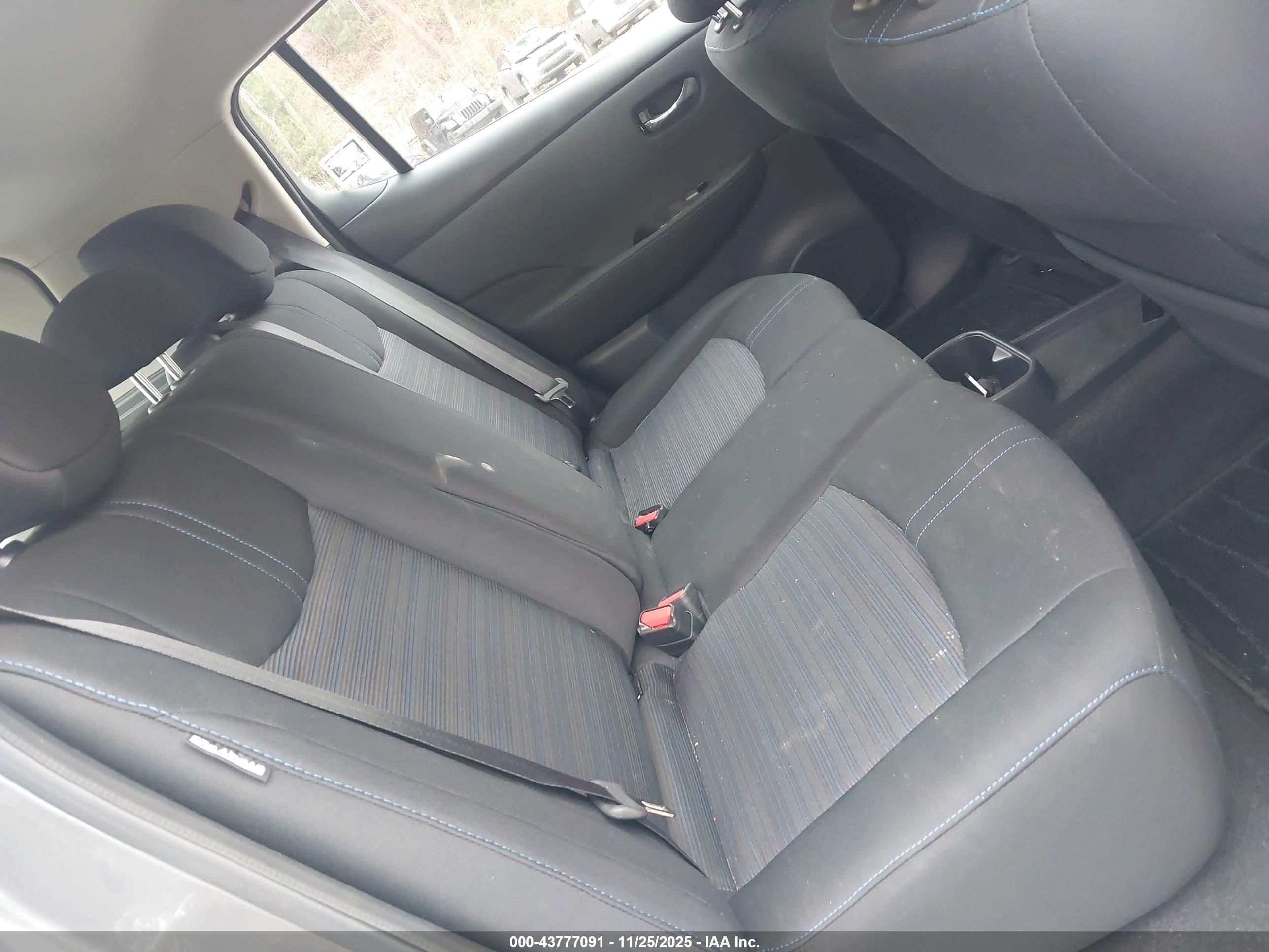 NISSAN LEAF image 8