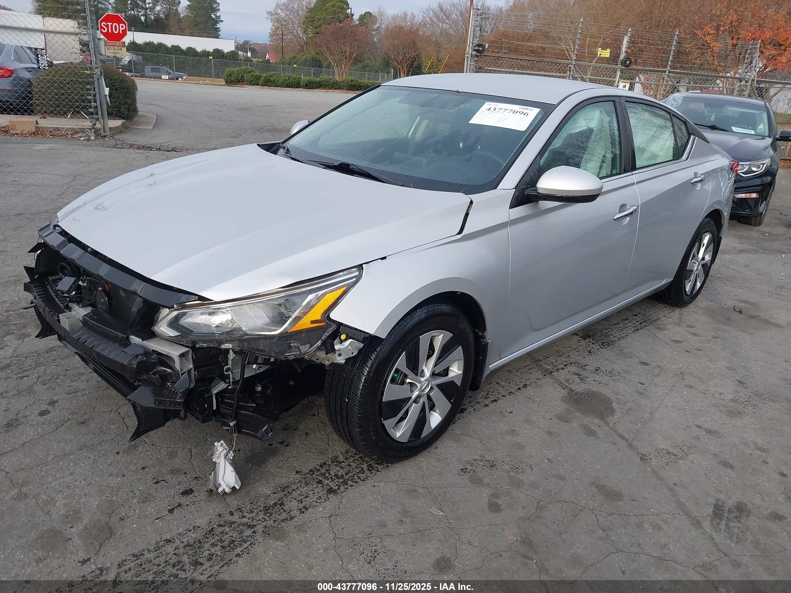NISSAN ALTIMA image 2