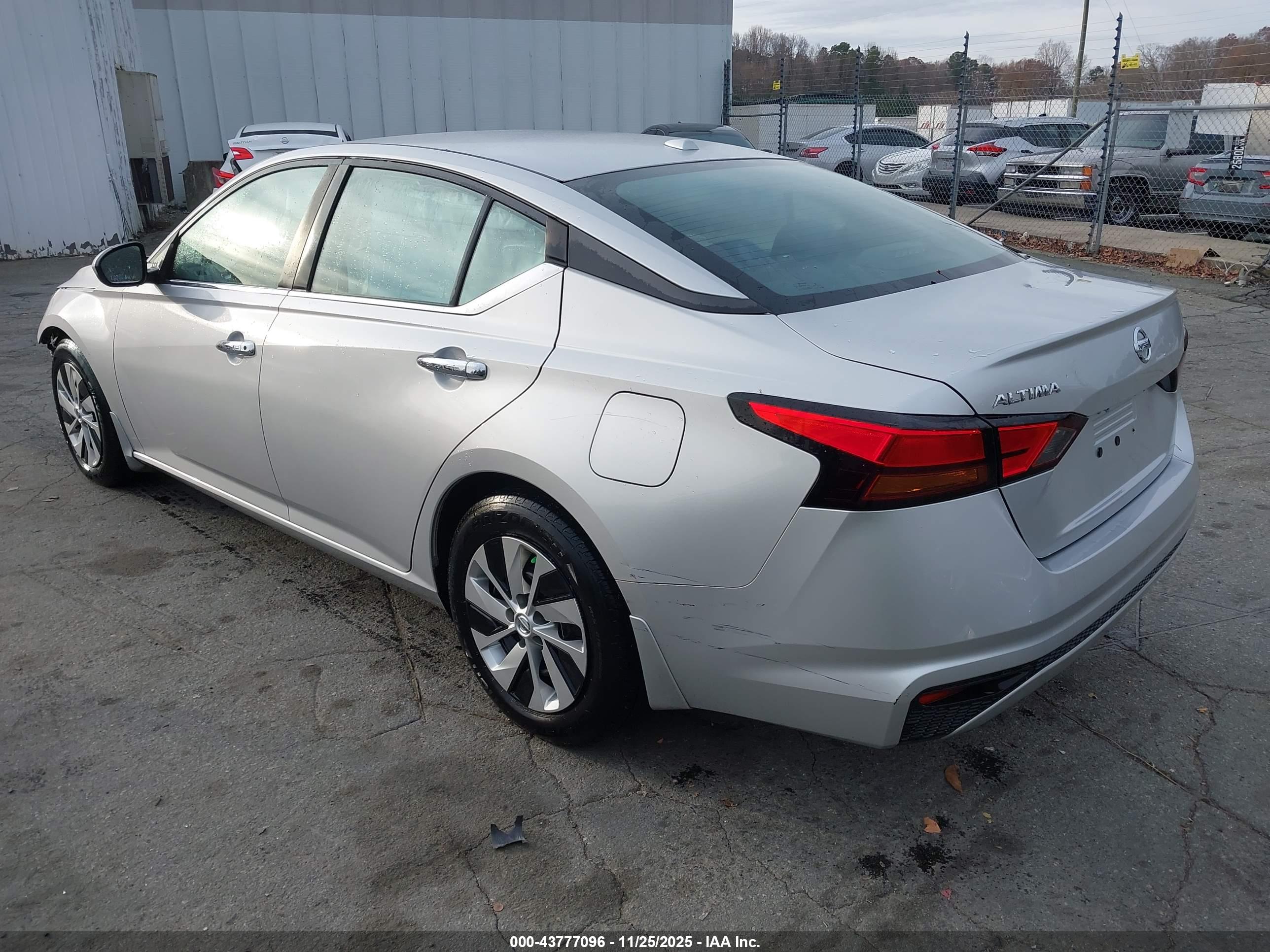 NISSAN ALTIMA image 3