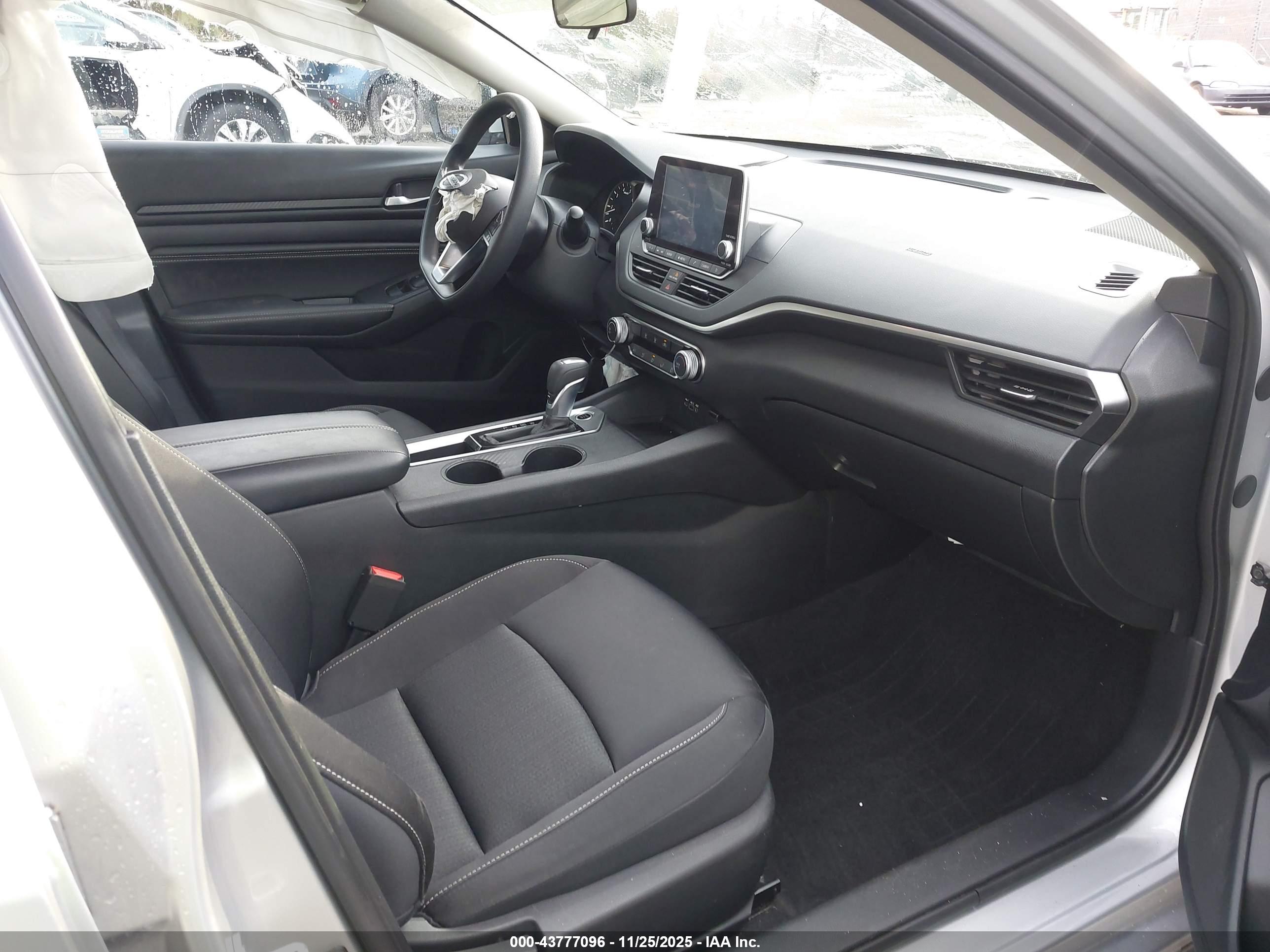 NISSAN ALTIMA image 5