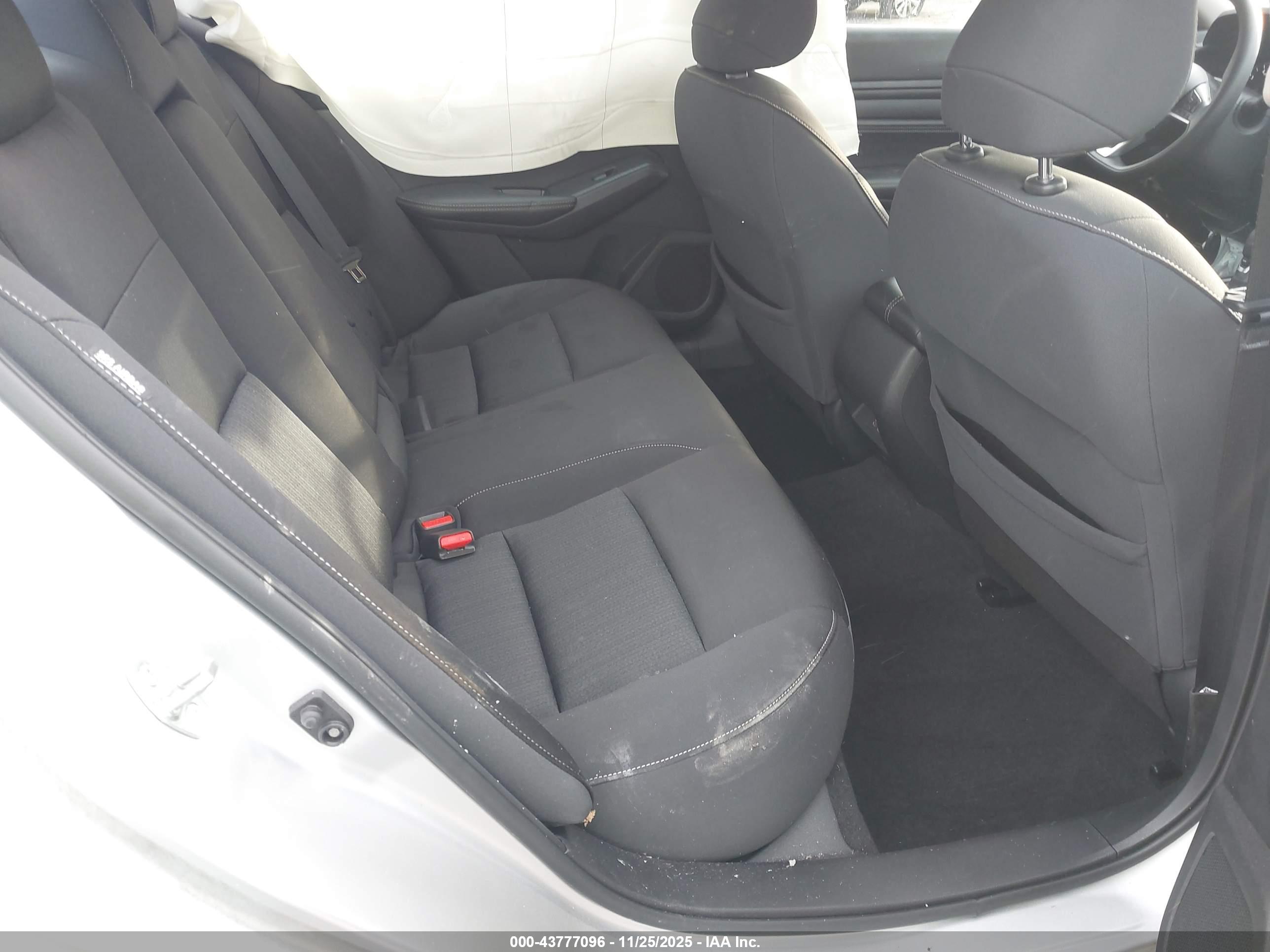 NISSAN ALTIMA image 8