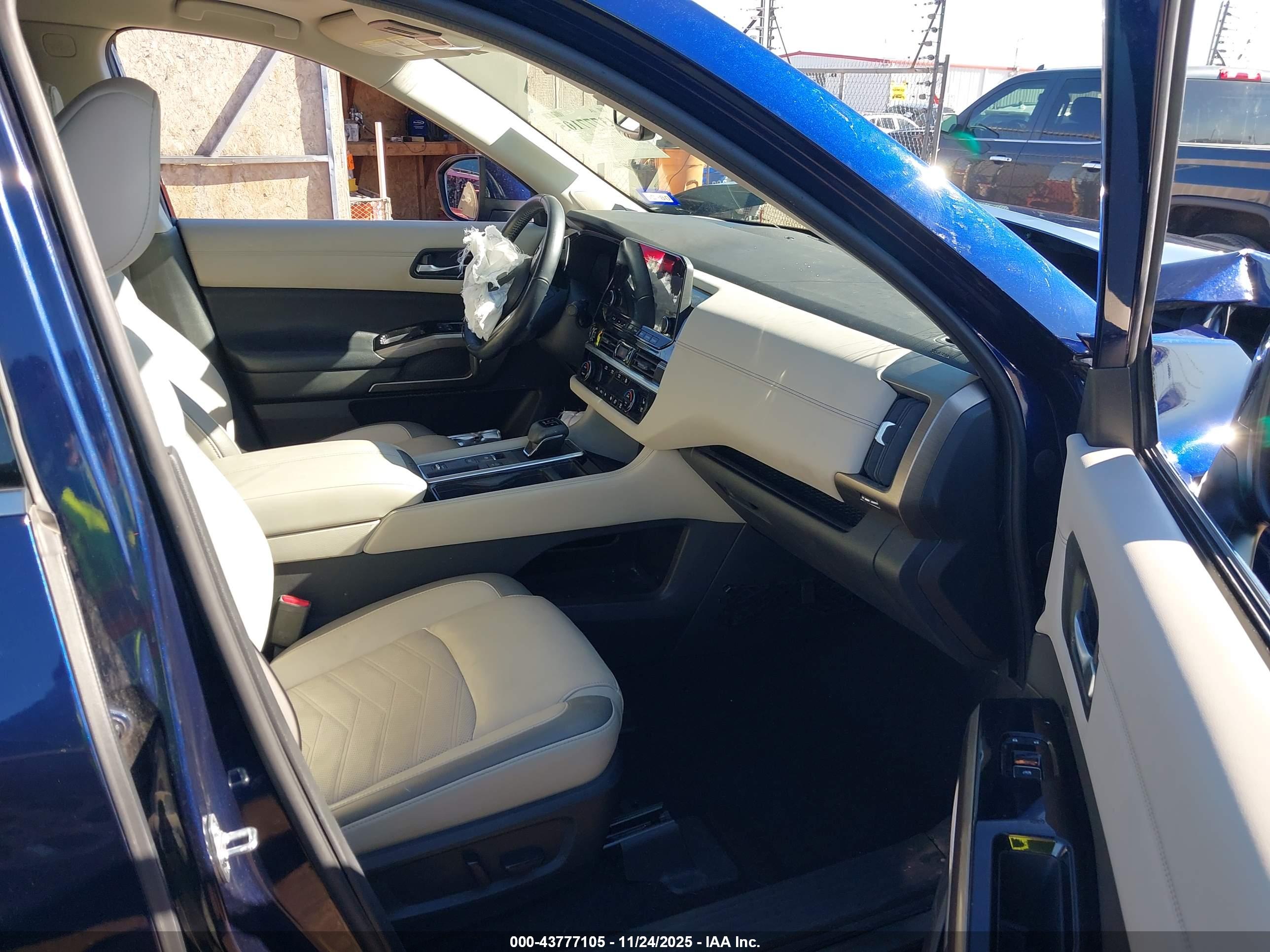 NISSAN PATHFINDER image 5