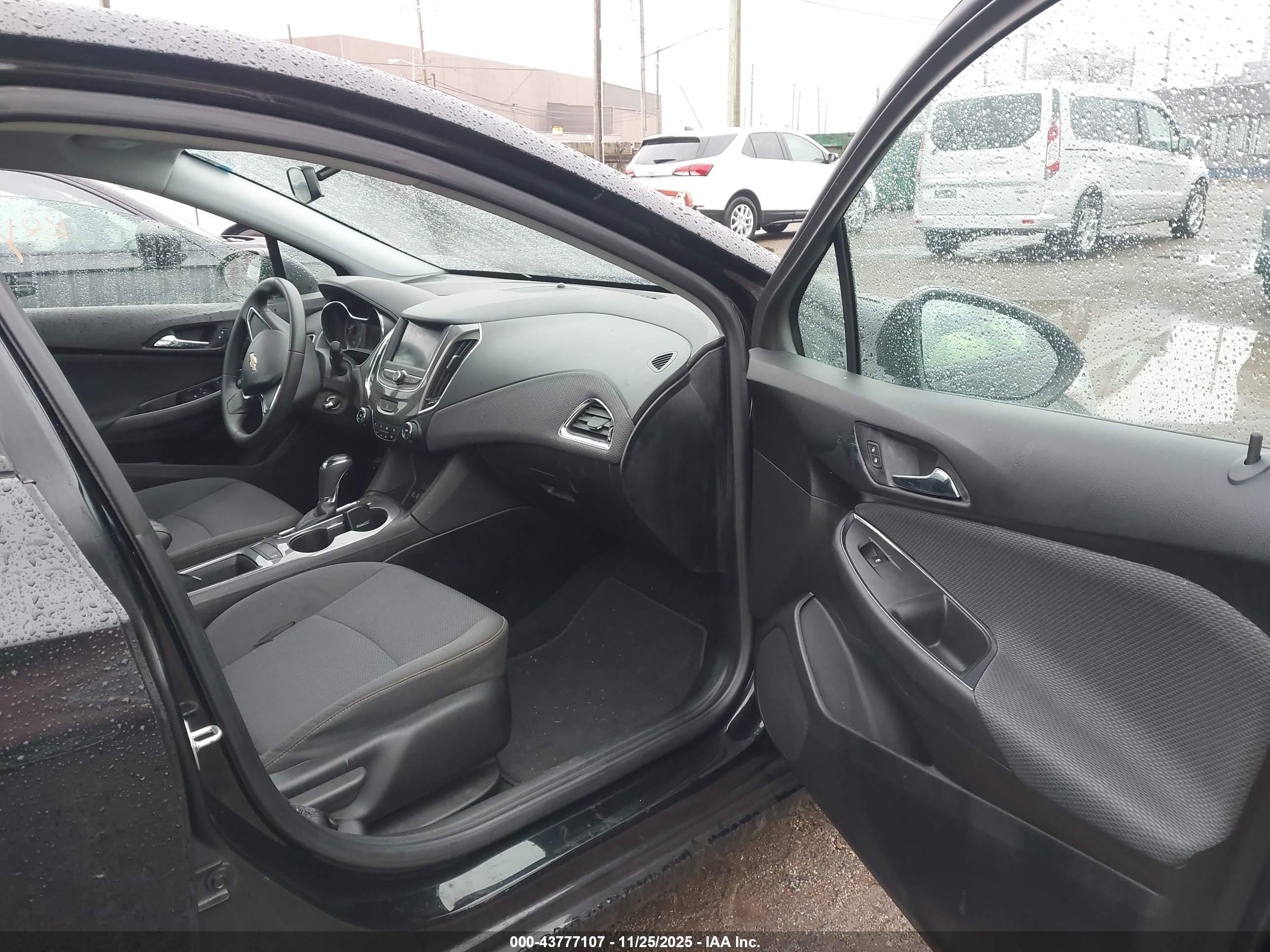 CHEVROLET CRUZE image 5