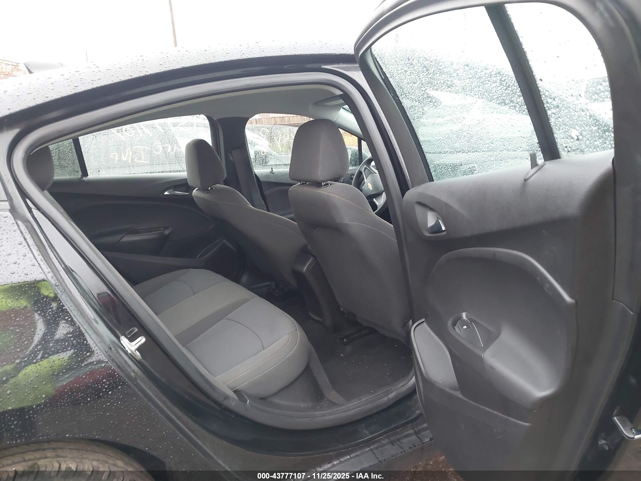 CHEVROLET CRUZE image 8