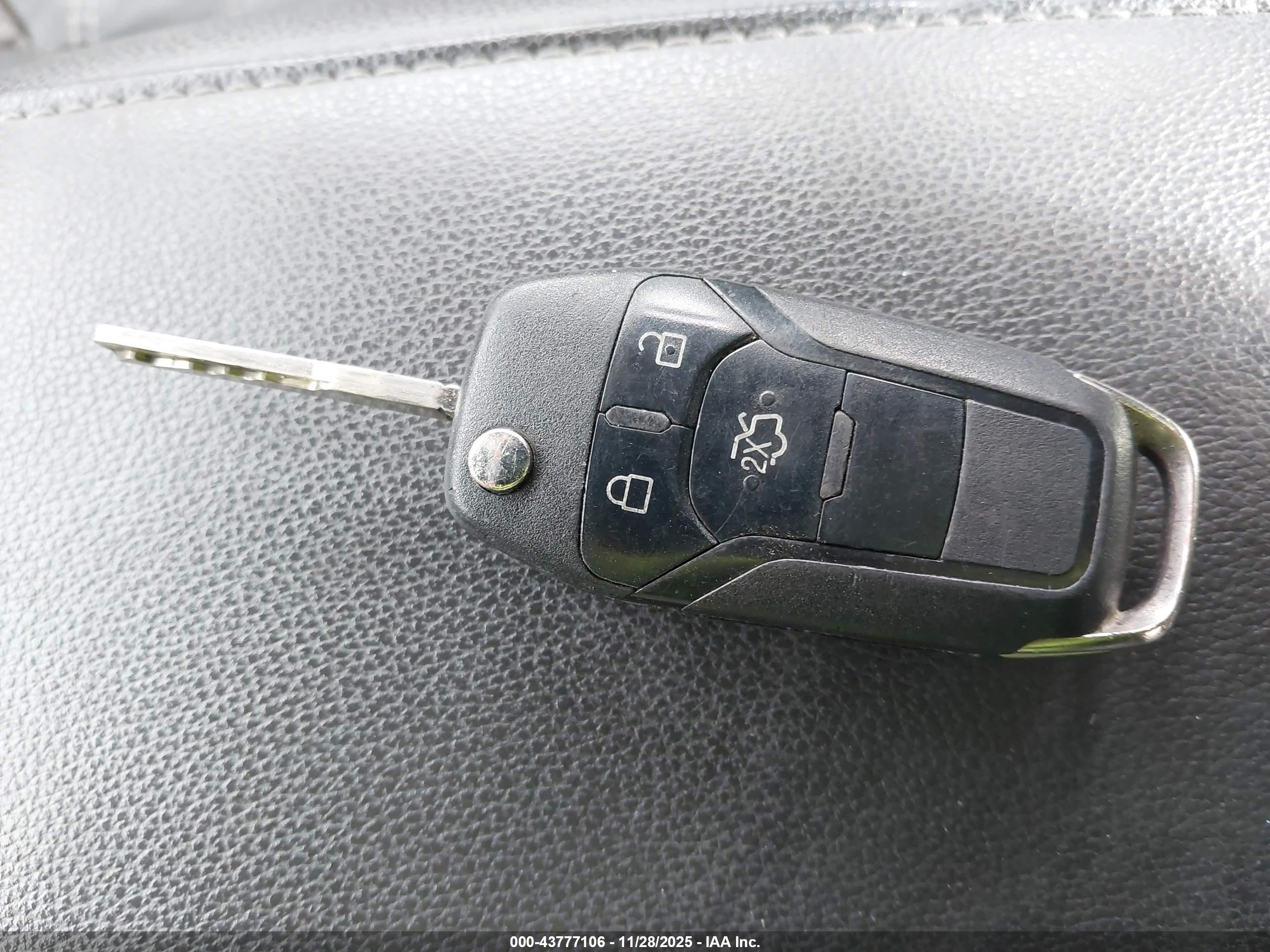 FORD FUSION image 11