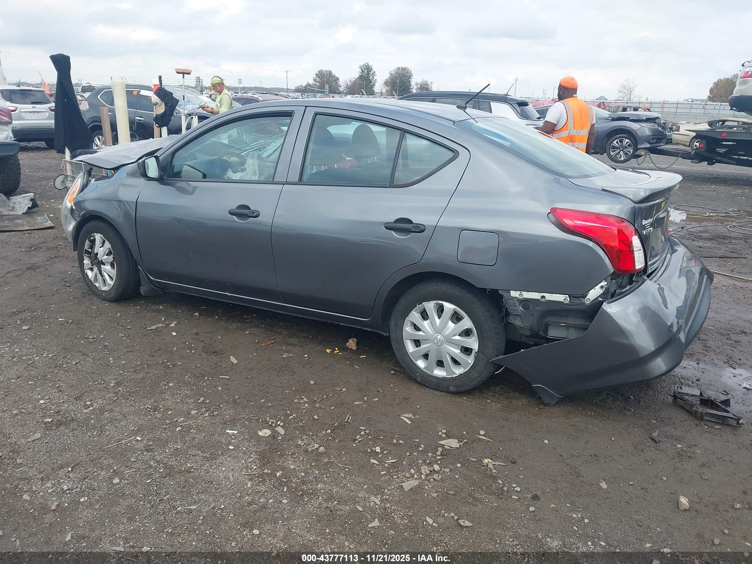 NISSAN VERSA image 3