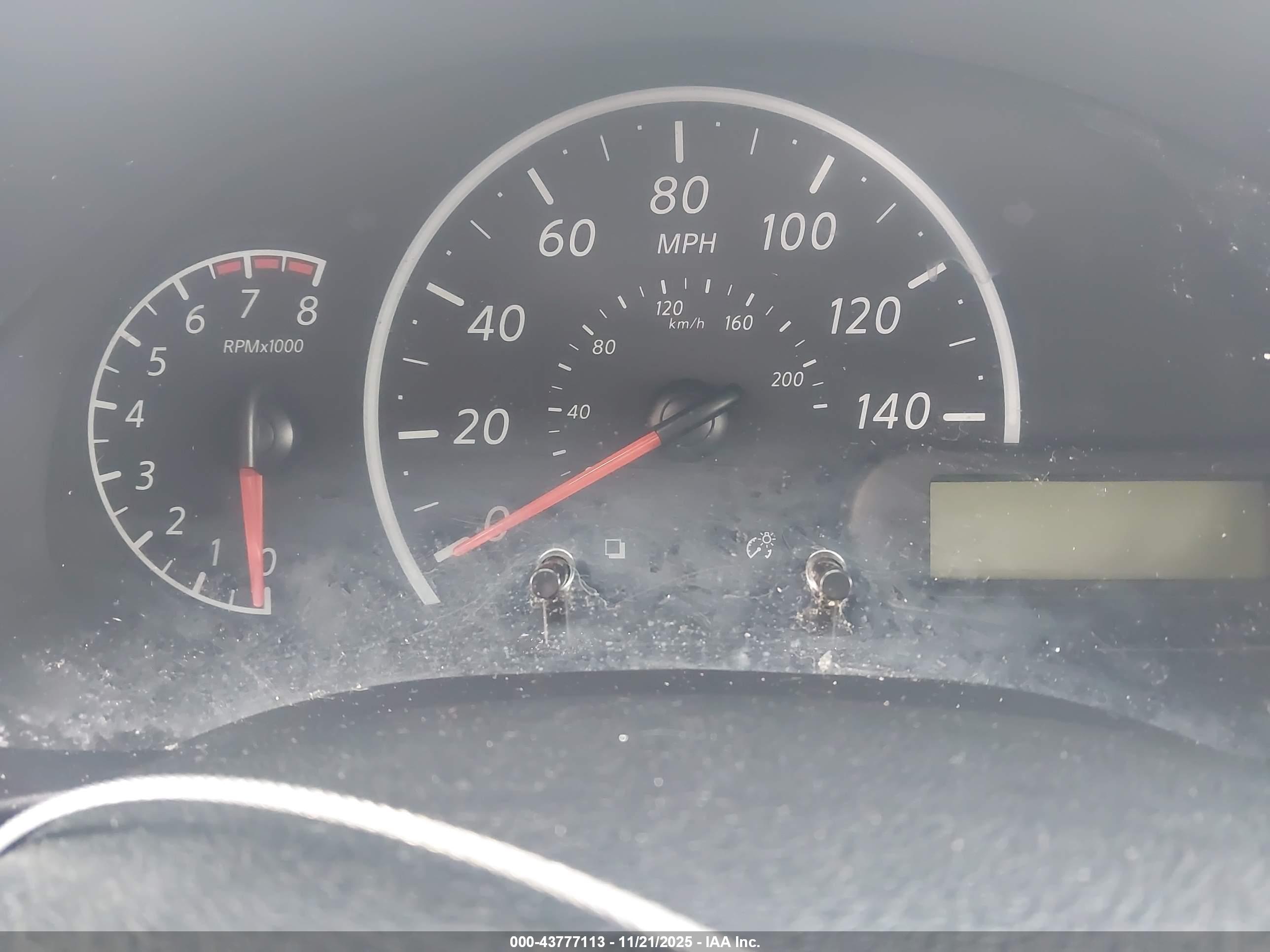 NISSAN VERSA image 7