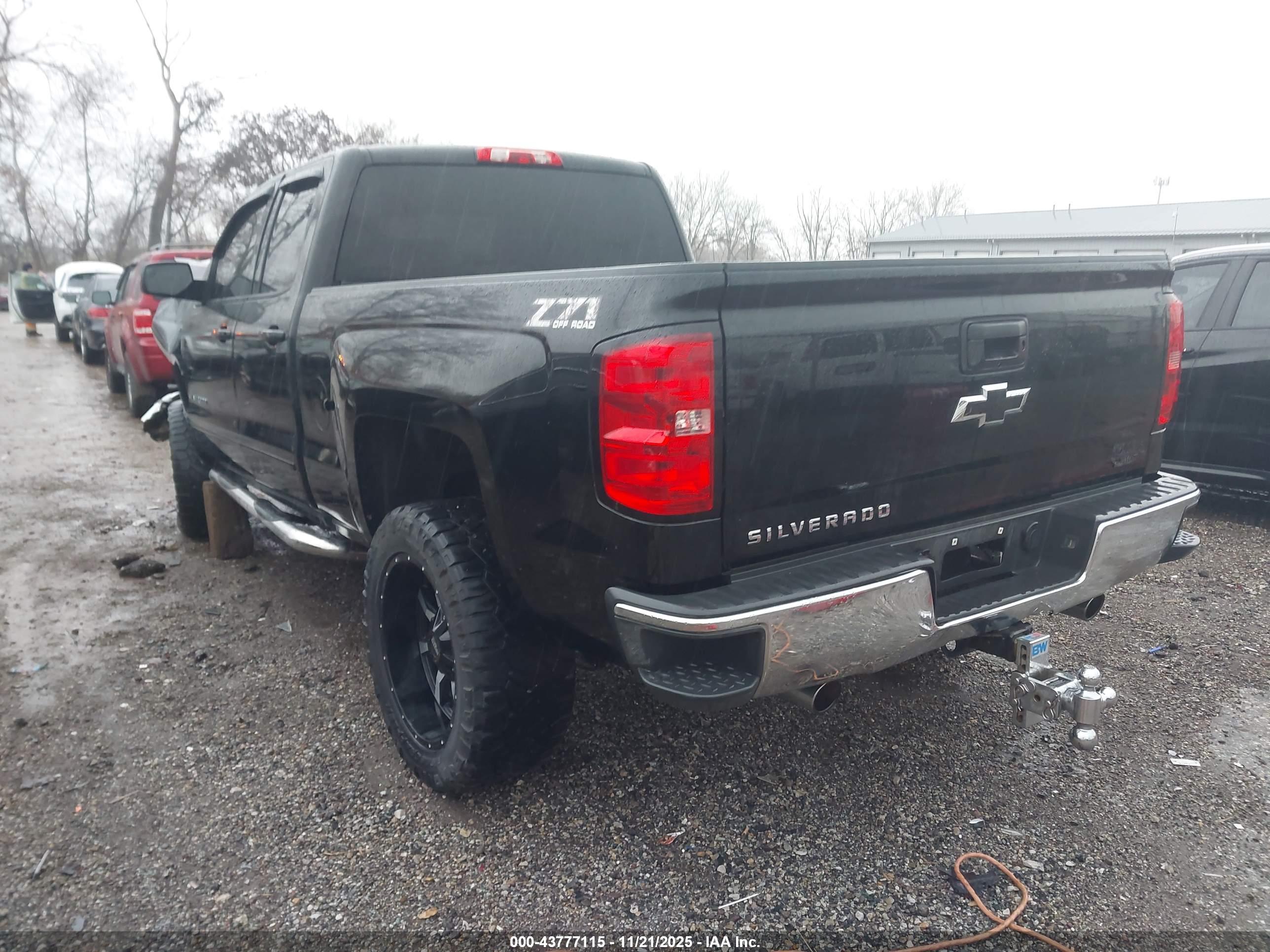 CHEVROLET SILVERADO image 3