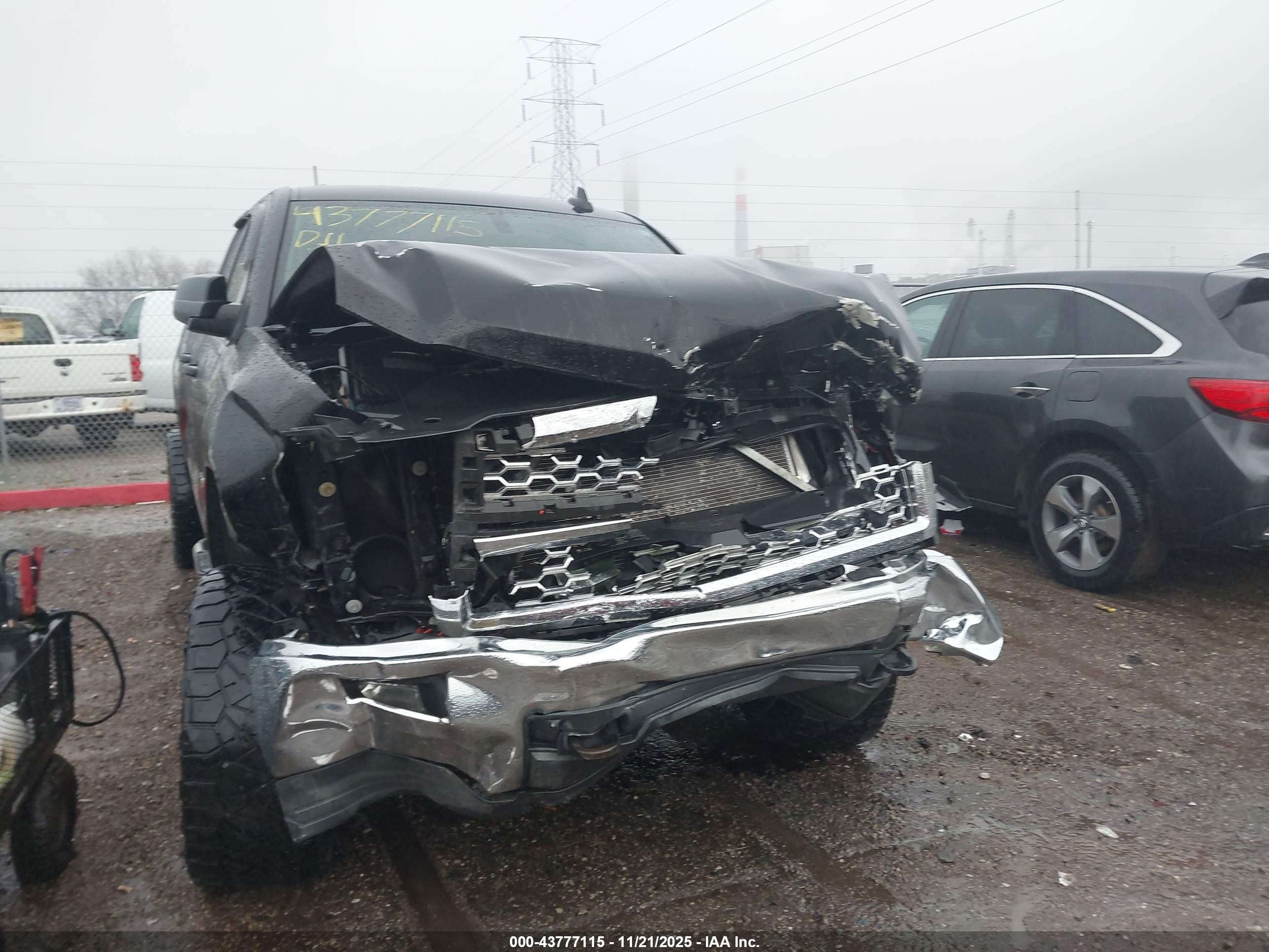 CHEVROLET SILVERADO image 6
