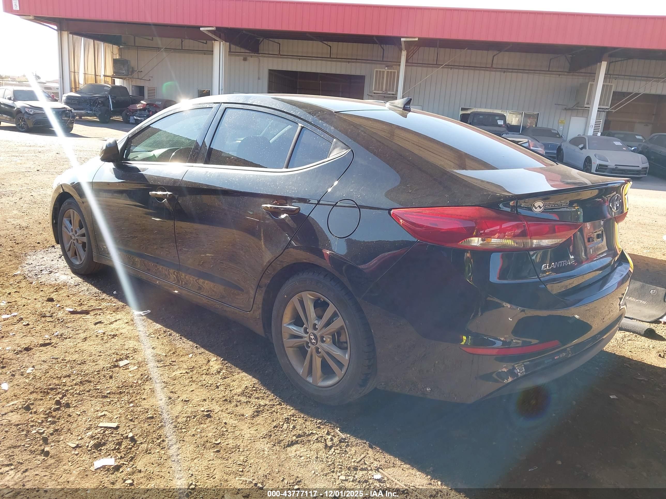 HYUNDAI ELANTRA image 3