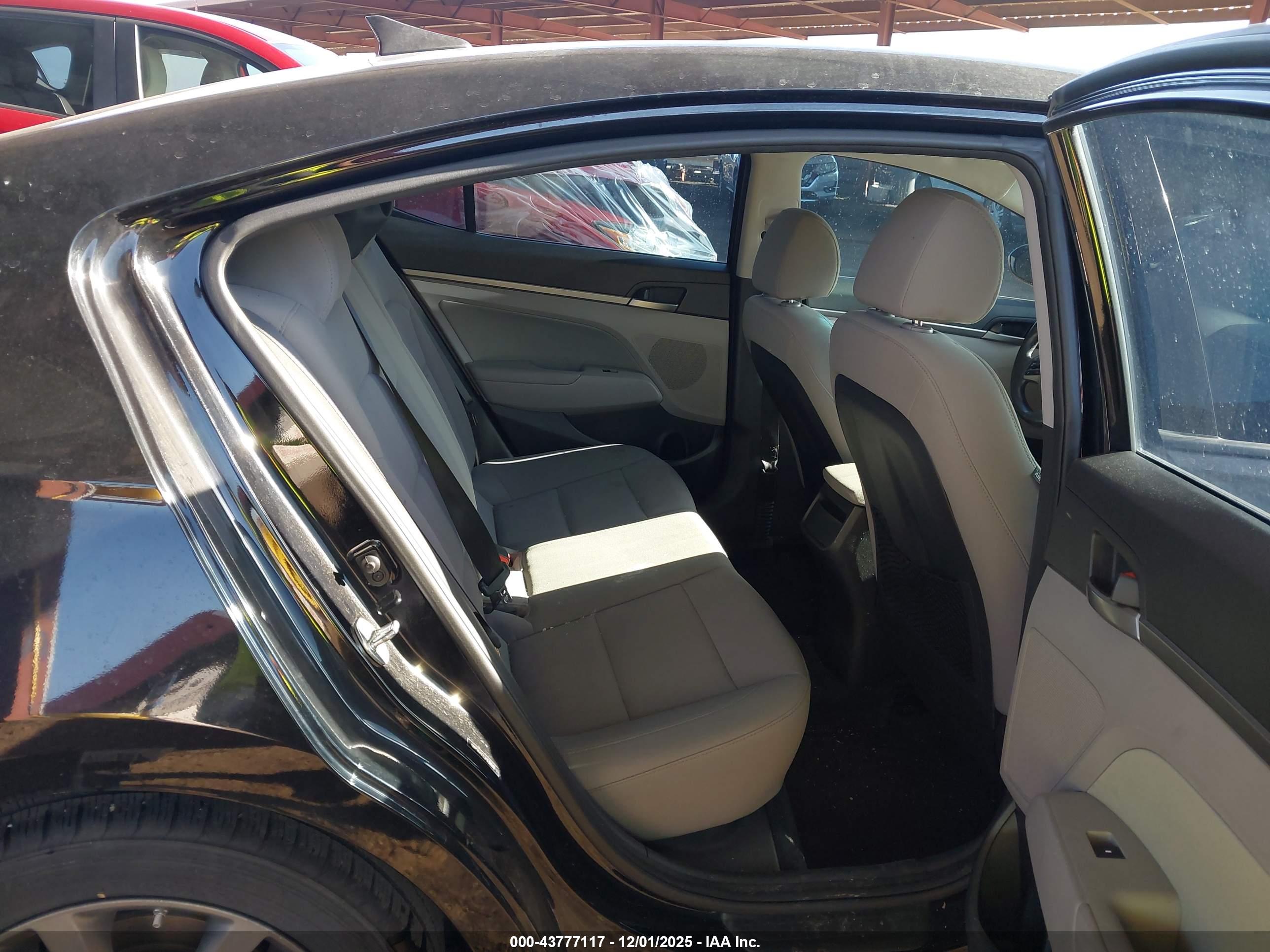 HYUNDAI ELANTRA image 8