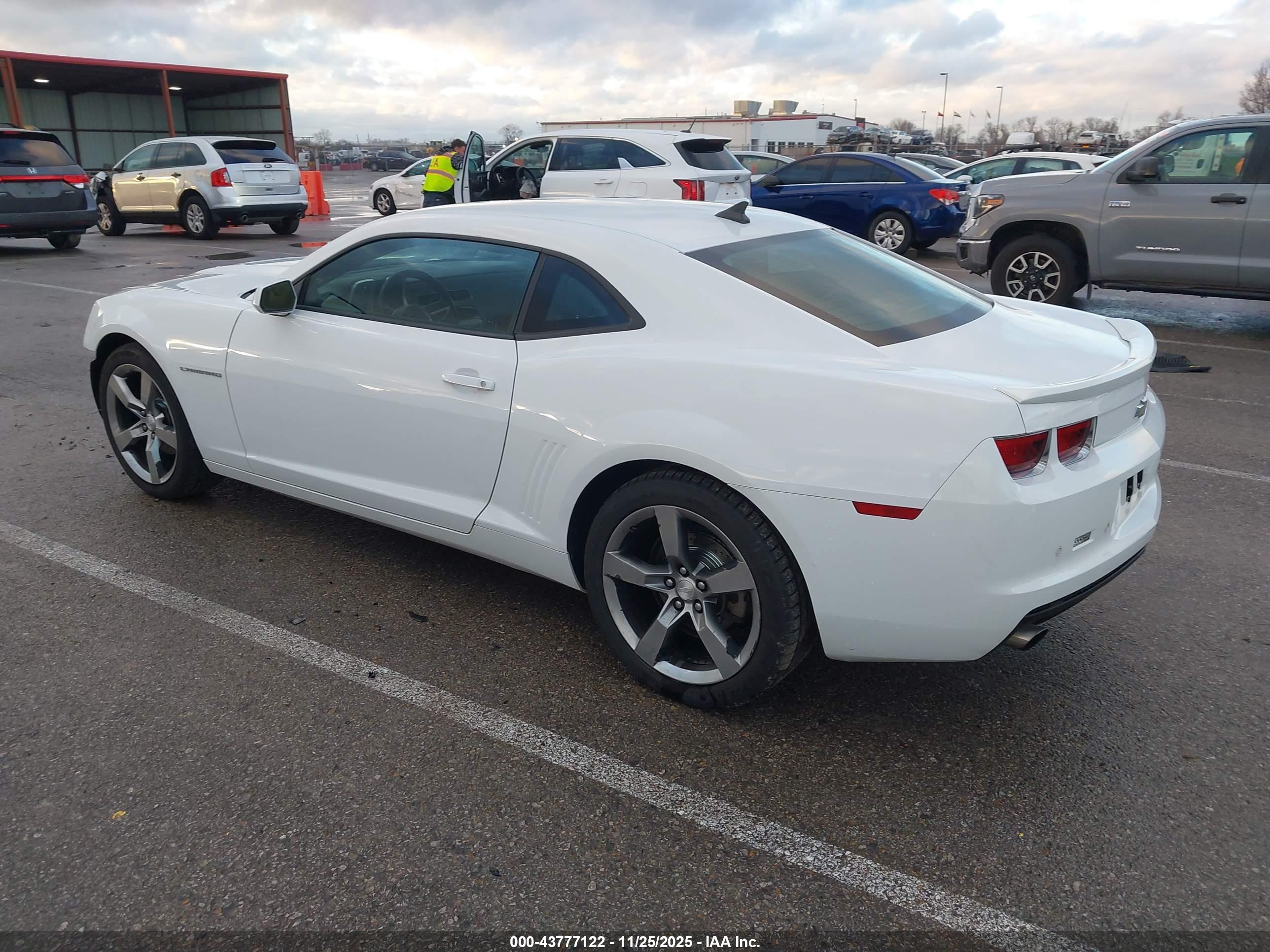 CHEVROLET CAMARO image 3