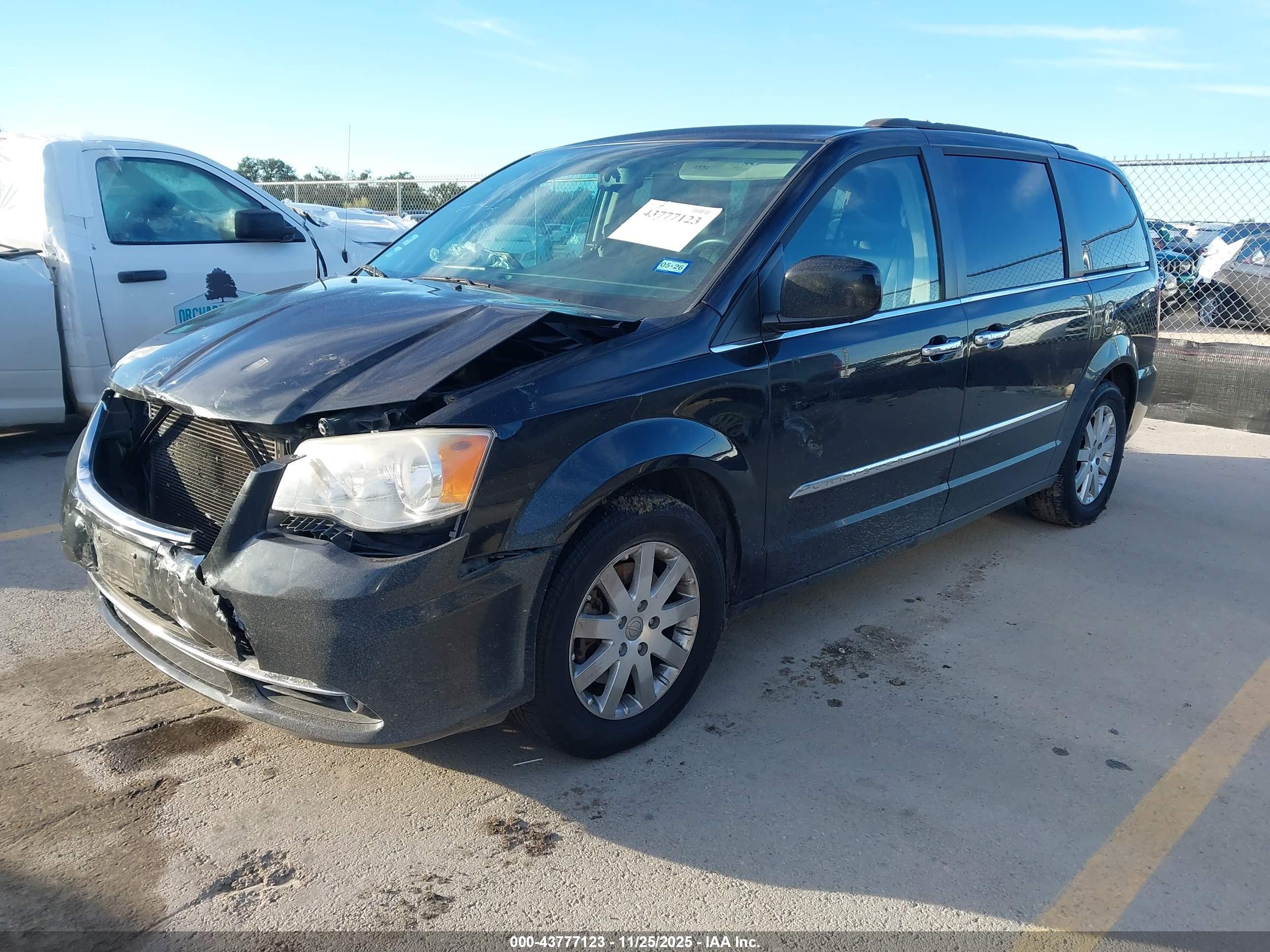 CHRYSLER TOWN image 2