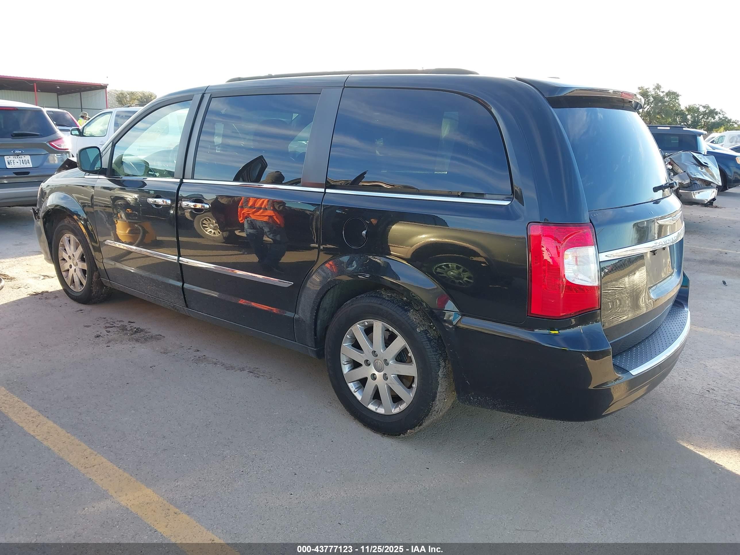 CHRYSLER TOWN image 3