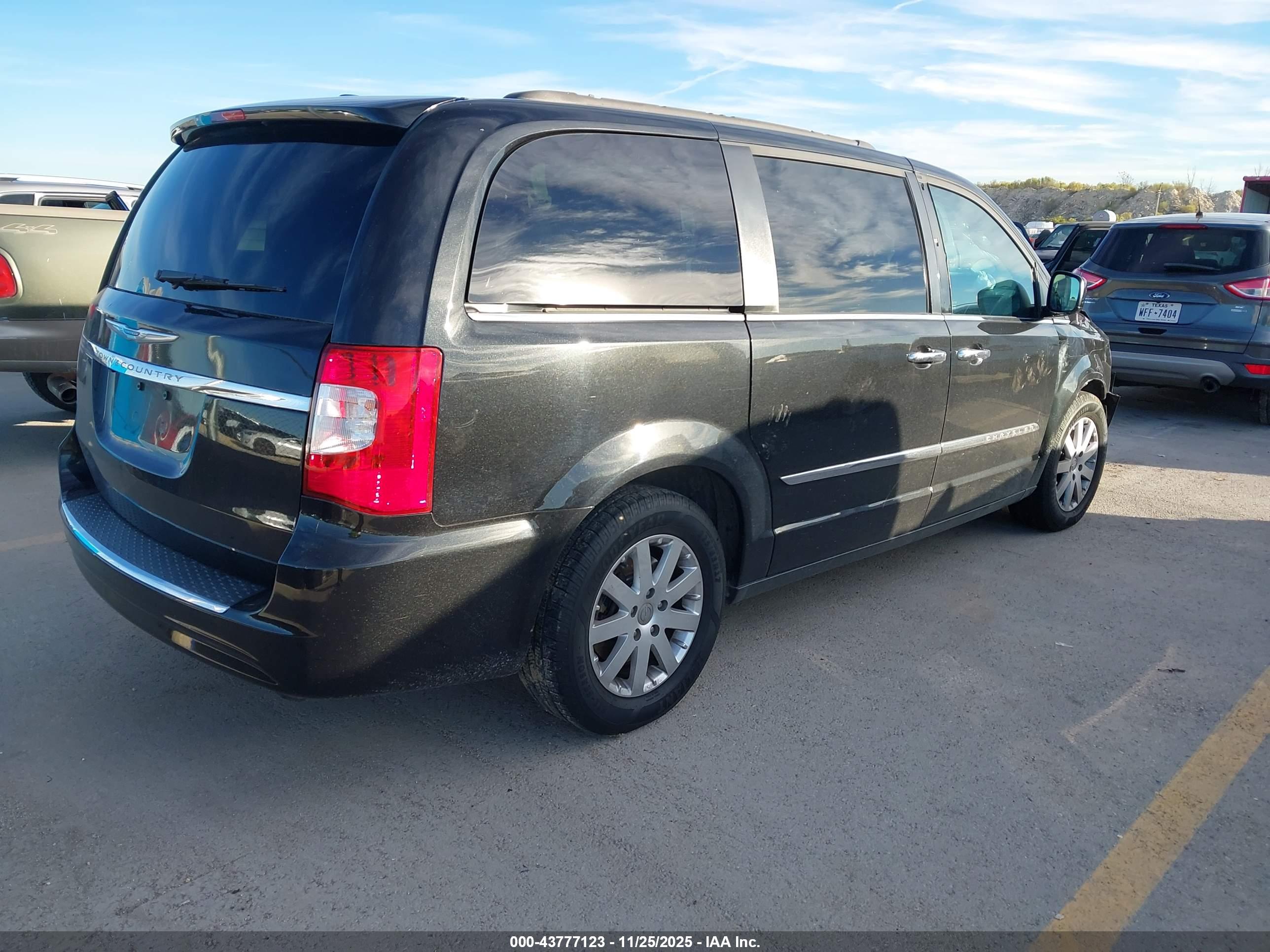 CHRYSLER TOWN image 4