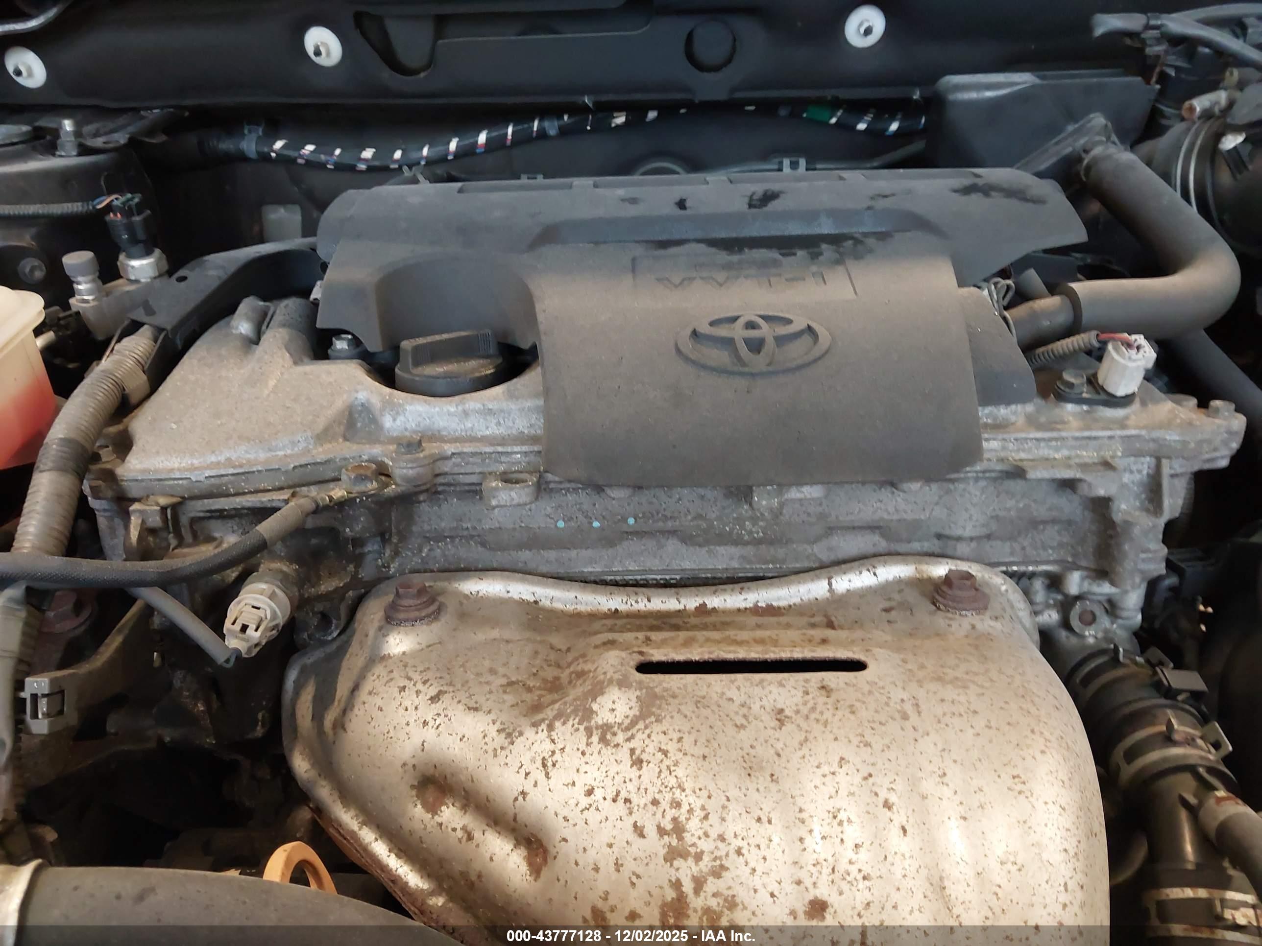 TOYOTA RAV4 image 10