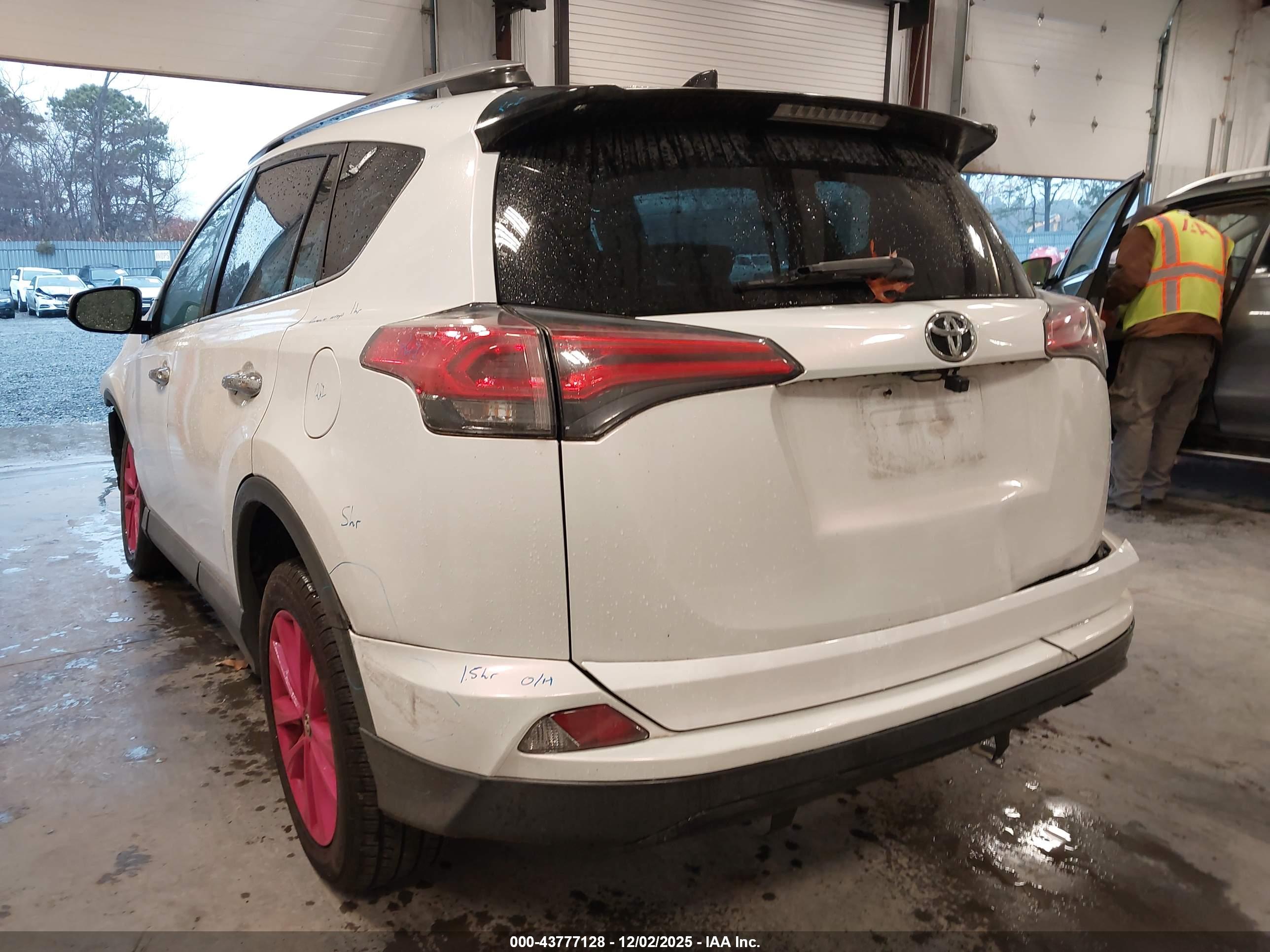 TOYOTA RAV4 image 3