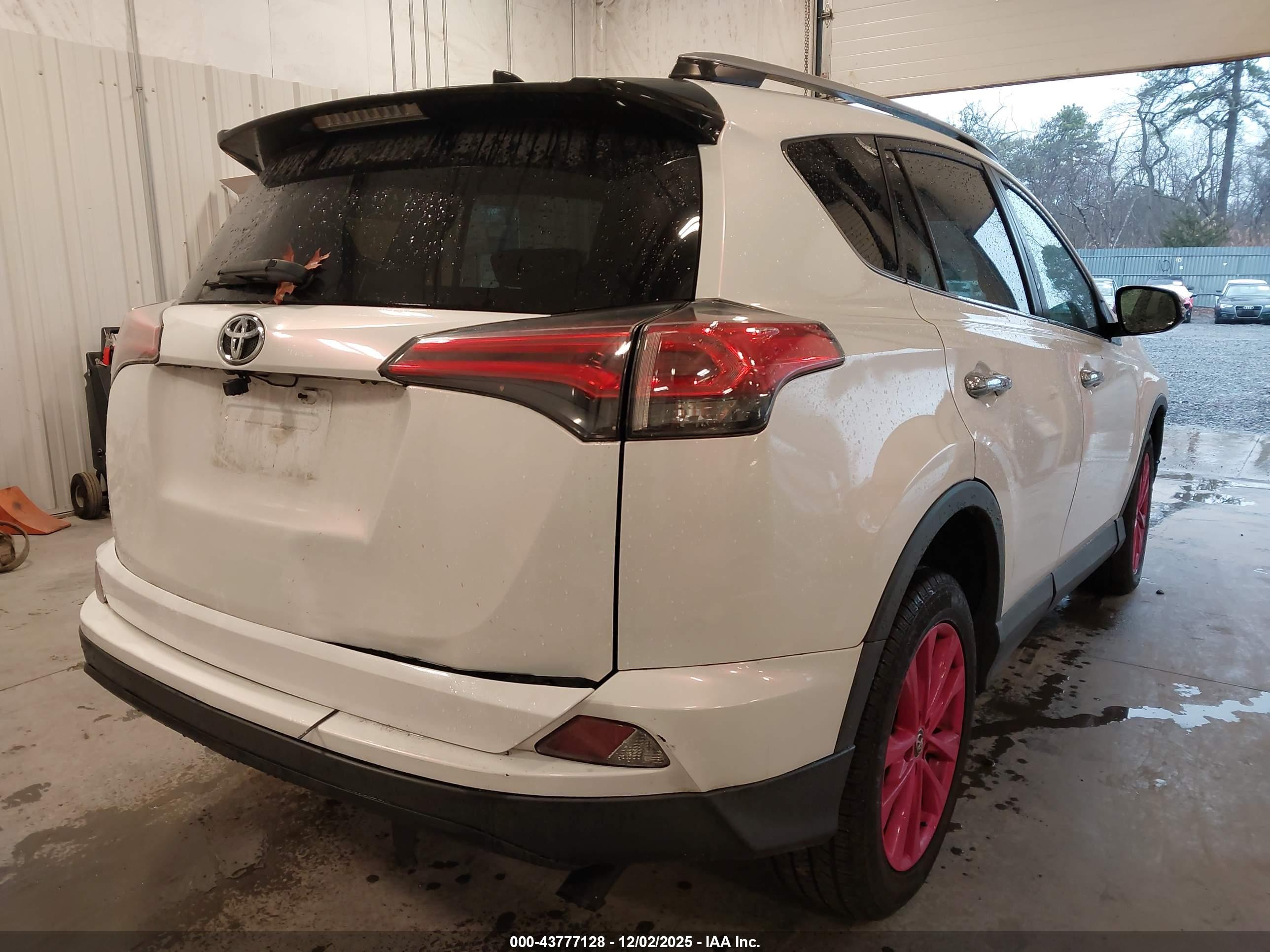 TOYOTA RAV4 image 4