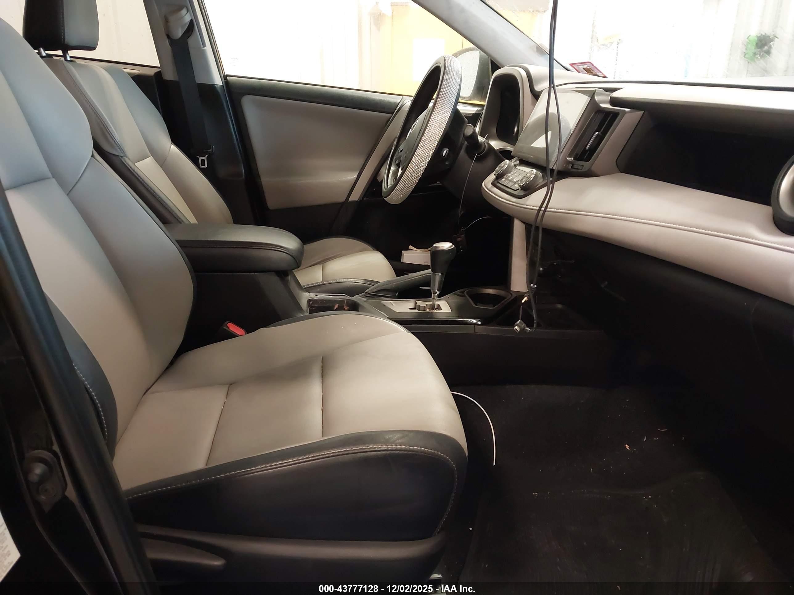 TOYOTA RAV4 image 5