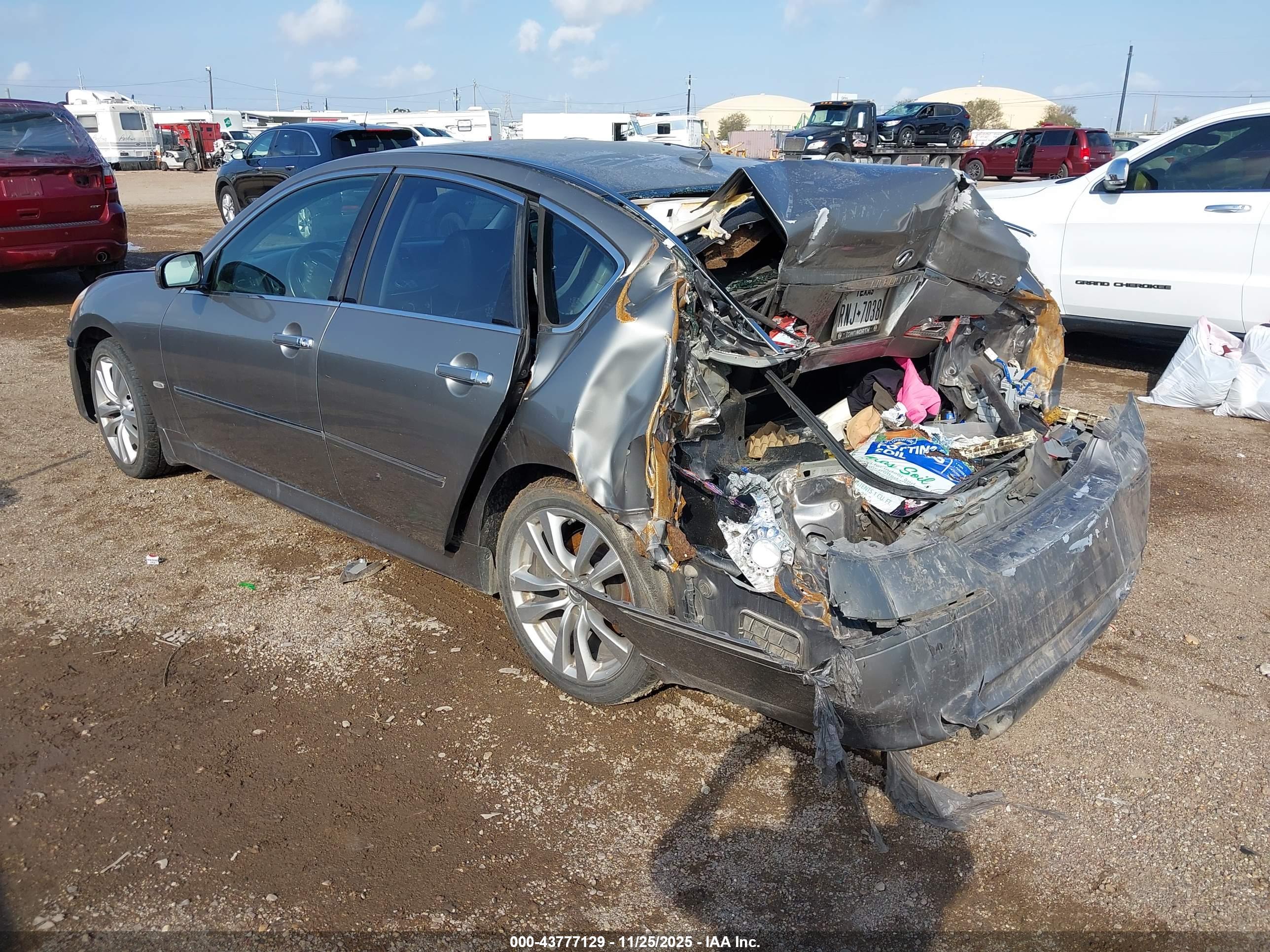 INFINITI M35 image 3