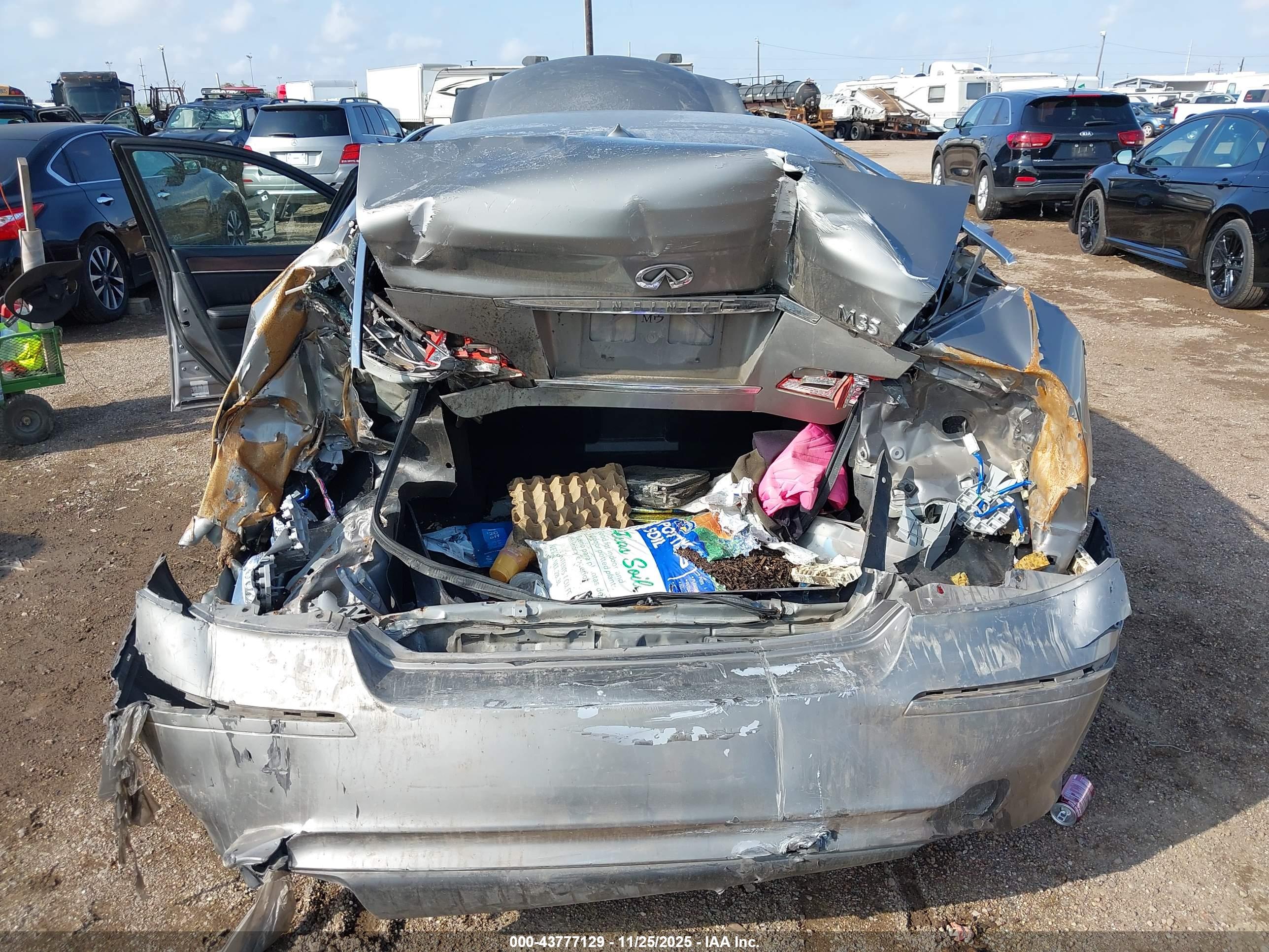 INFINITI M35 image 6