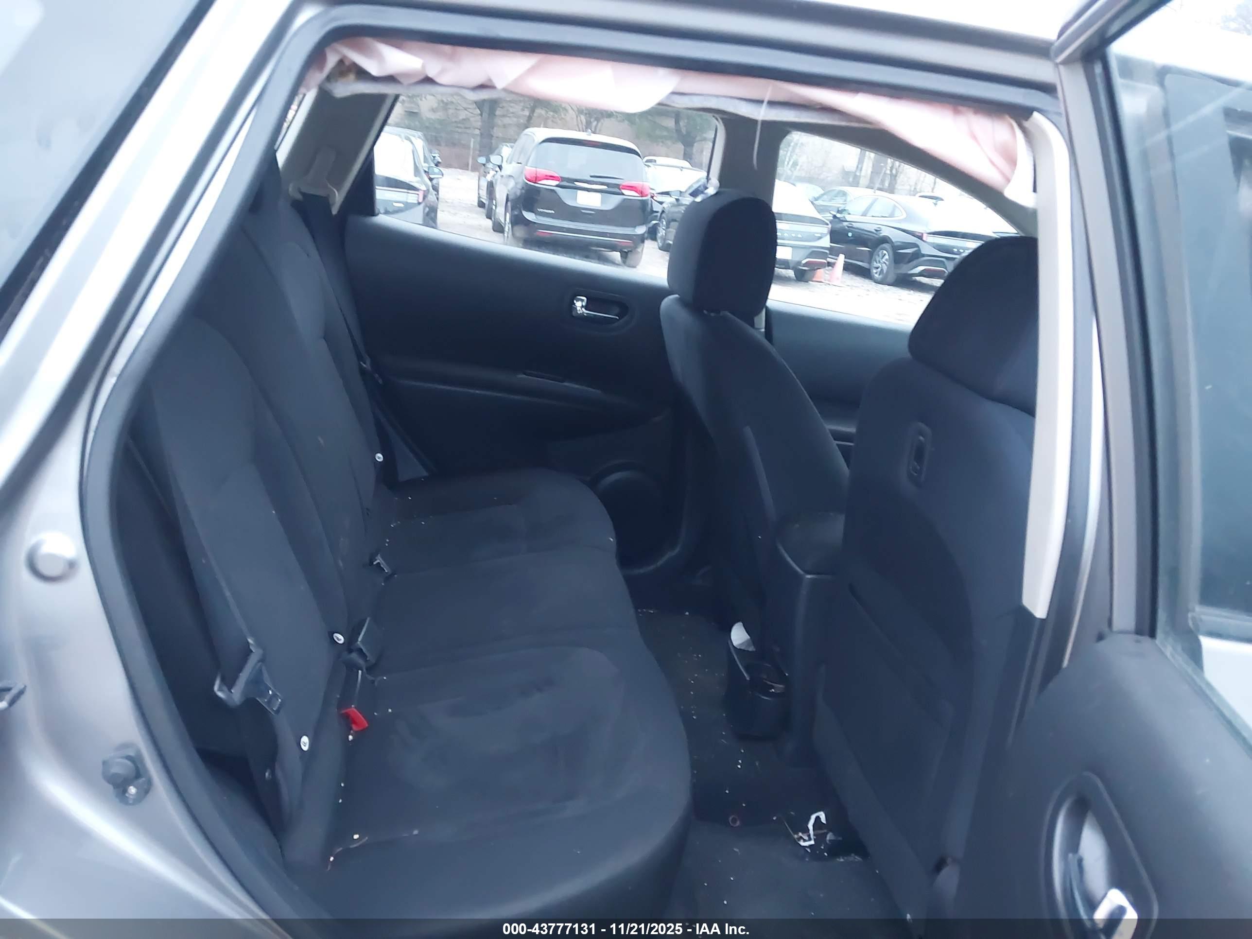 NISSAN ROGUE image 8