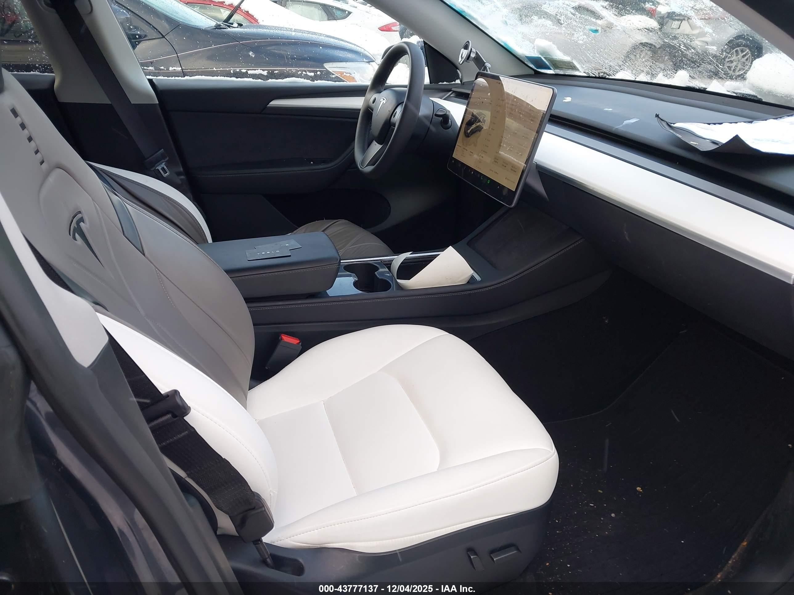 TESLA MODEL image 5